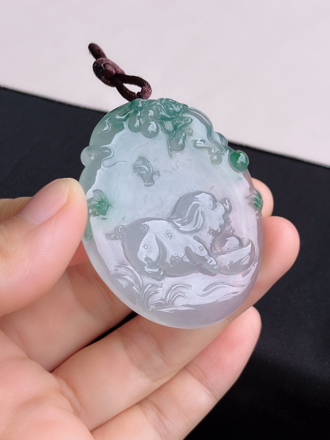 冰飘花生肖猪牌，晶莹剔透，尺寸53/45.7/5.6/自然光实拍
