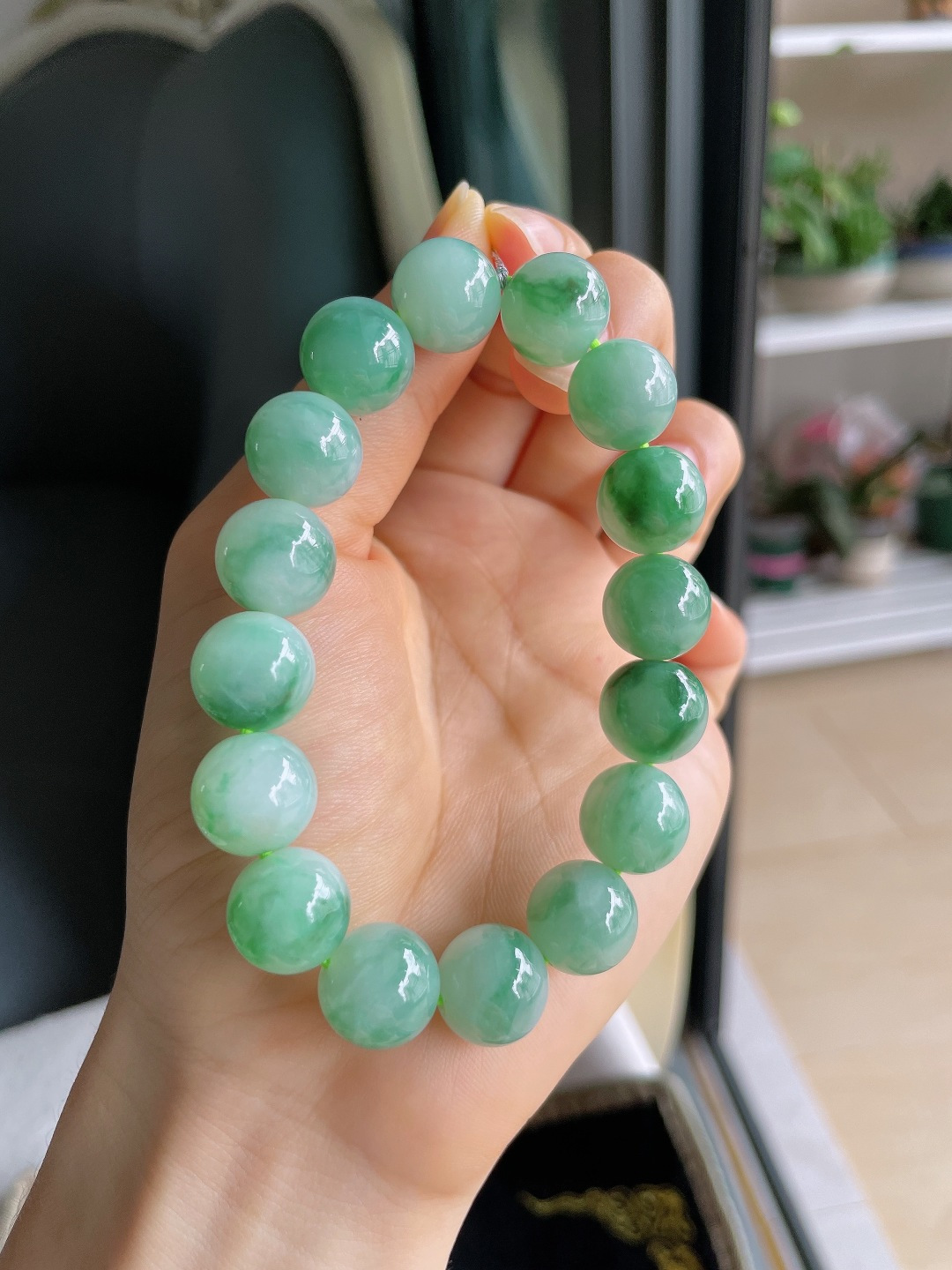 缅甸天然翡翠A货，冰飘花手串，尺寸：12.6mm。【编3064】