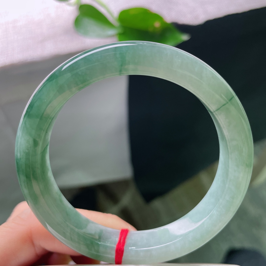 57.2/11.8/8.6，飘花正圈，镯型厚装大气，水头好，沉稳内敛，低调美，无裂，ss55948a