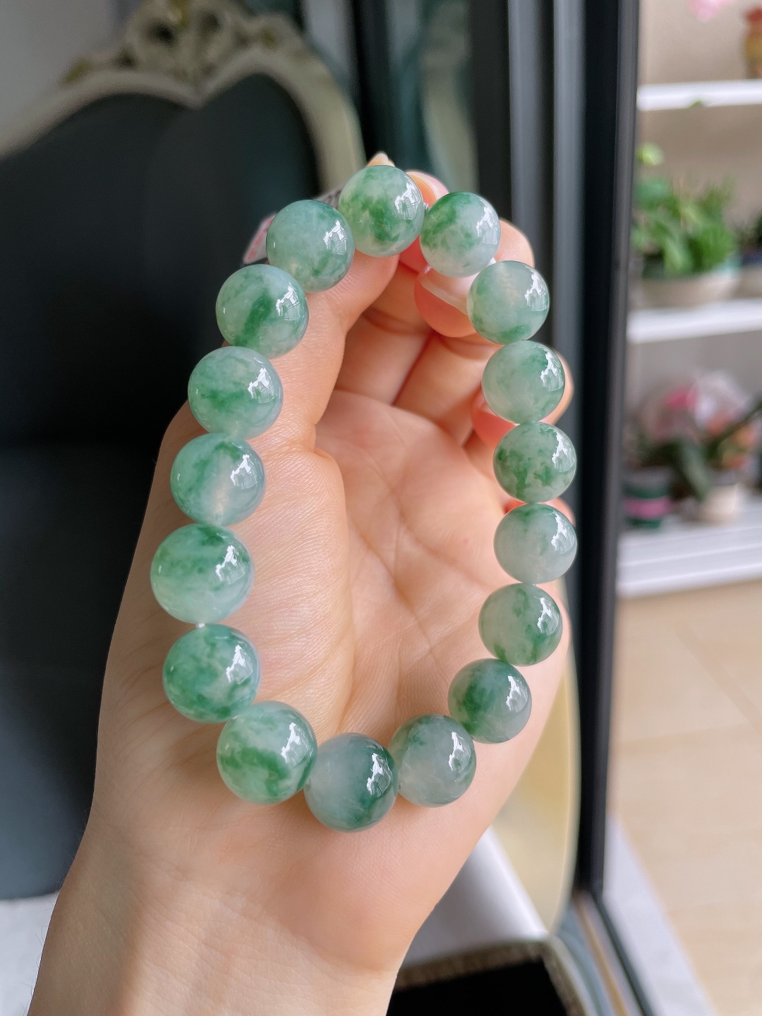缅甸天然翡翠A货，冰飘花手串，尺寸：12.2mm。【编3185】