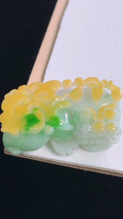 三彩貔貅，无裂，尺寸:39.6-21.6-14.0mm 15