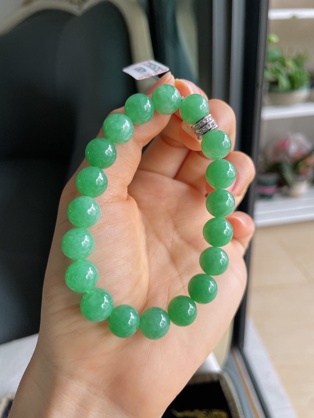 缅甸天然翡翠A货，冰满绿手串，尺寸：9.8mm。【编4083】