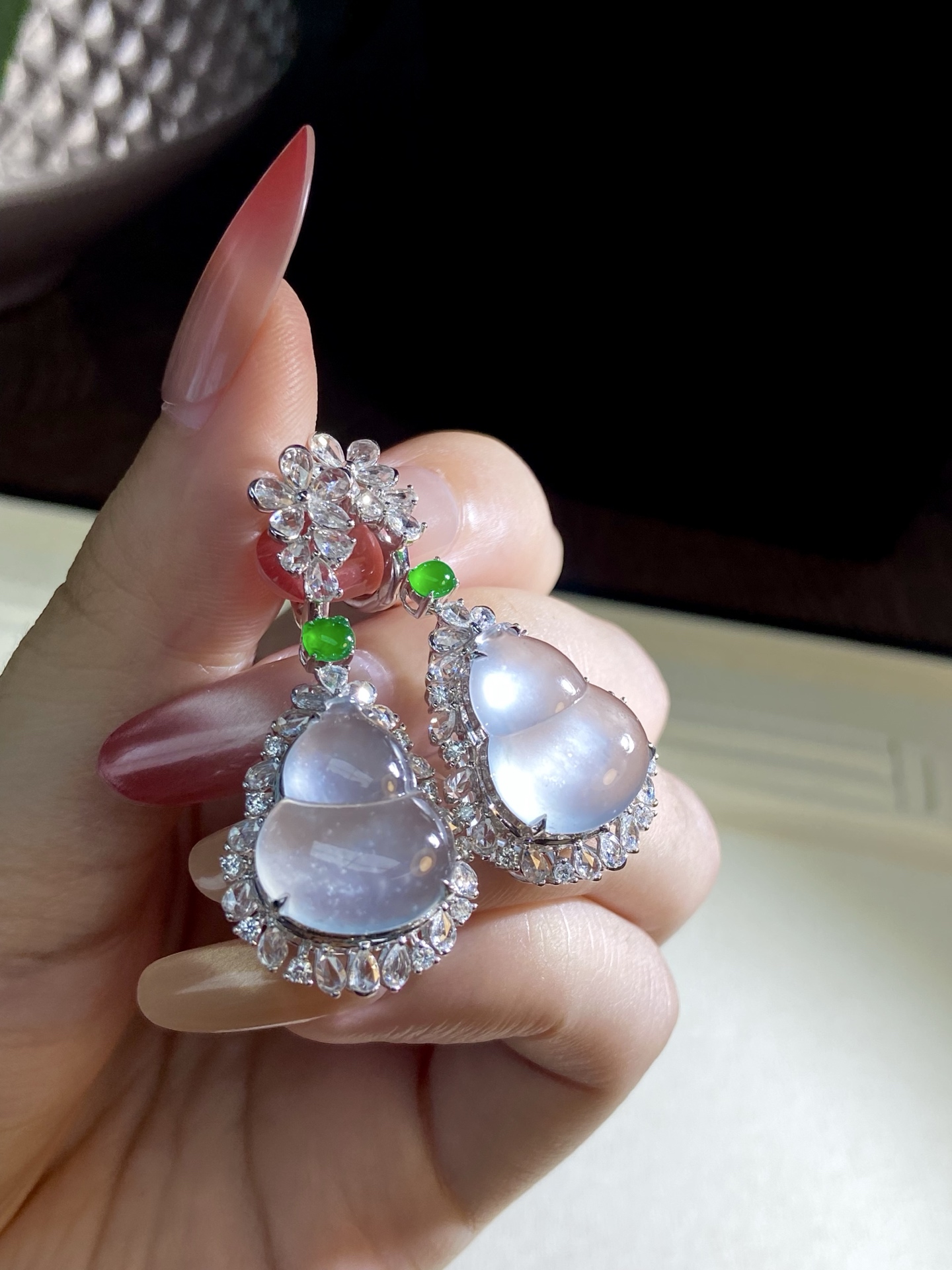 玻璃种葫芦耳坠，行走的“光源”，主打含蓄贵气，福禄双全，随身摇曳清冷气质：41.6-19-11.3，裸石：17-14.4-3mm，无裂