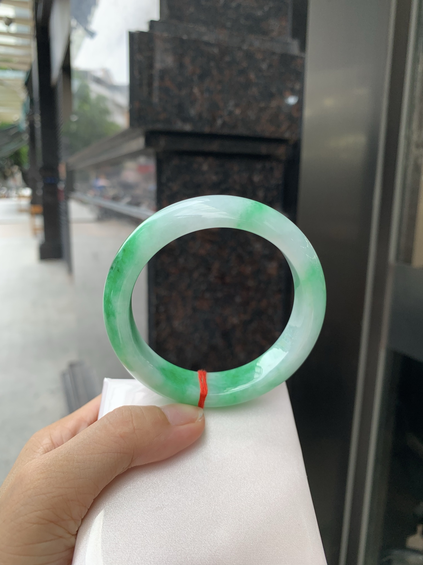 白底青正圈 59-8.6-14.3 0717-4A166 打灯棉线，不明显，经典永不过时的白底青，白底细润干净，色阳种细，上手显白提气色，性比之选。