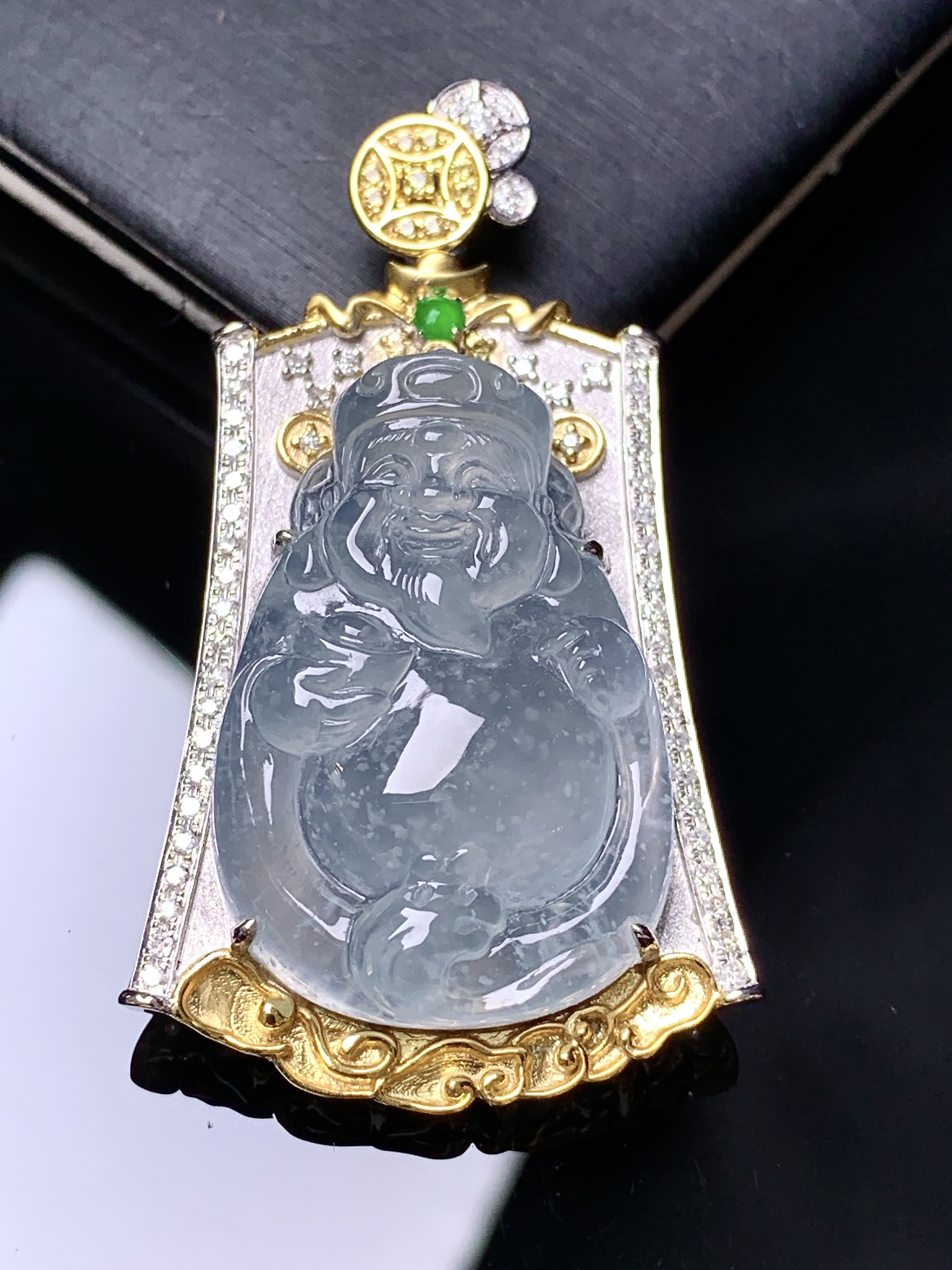 18k金钻镶嵌冰种财神吊坠 玉质细腻 色泽艳丽清新 整体尺寸45.5*25.5*9 t1