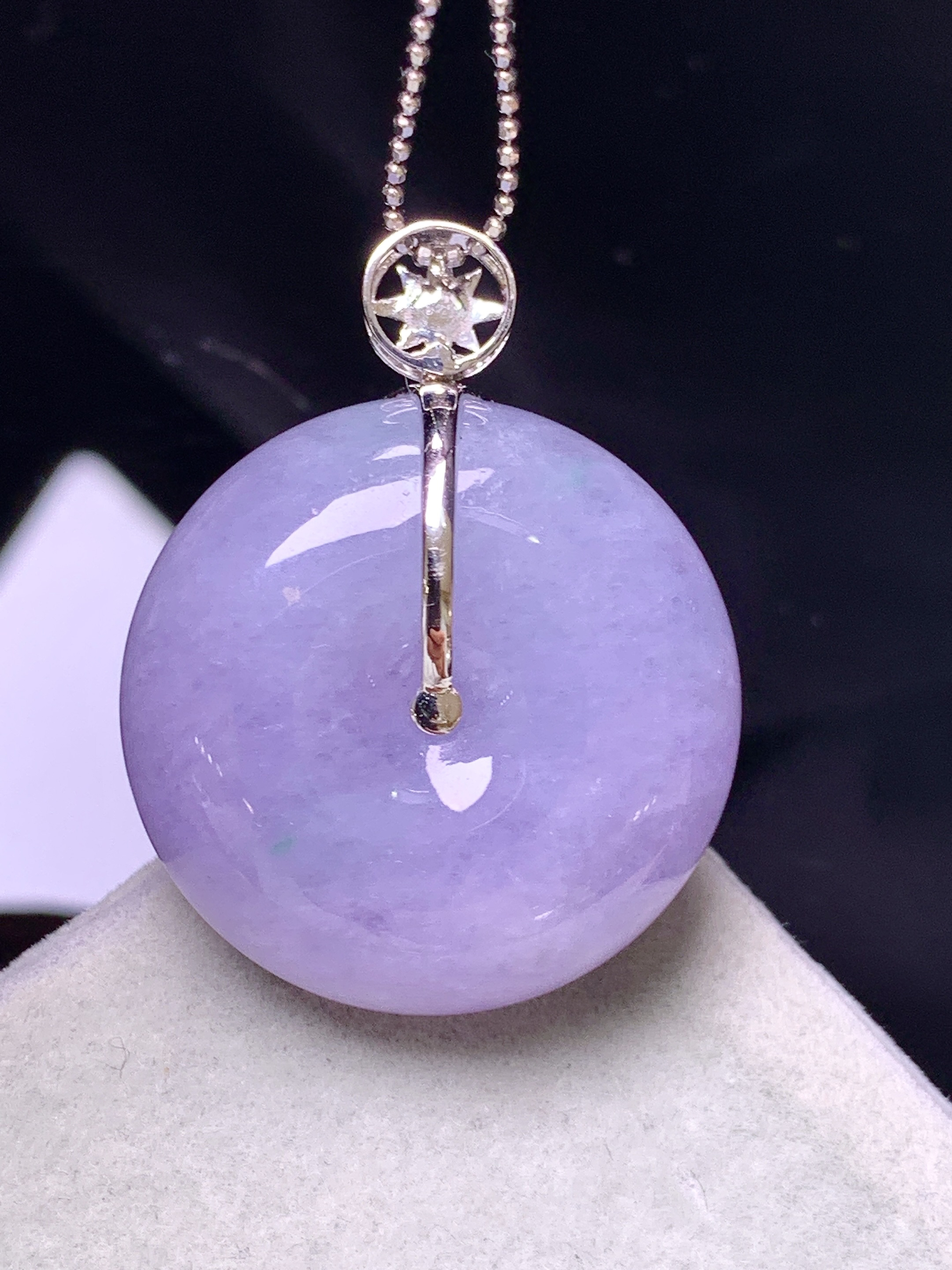 18k金钻镶嵌紫罗兰平安扣吊坠 玉质细腻 色泽艳丽清新 整体尺寸34.2*26.8*12.5 x5