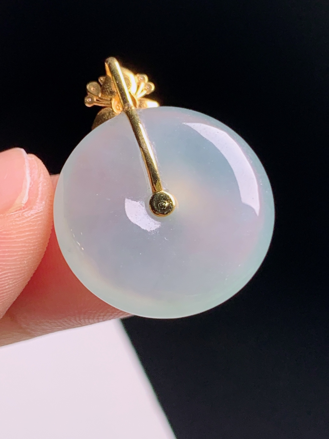 冰种平安扣吊坠，底子纯净胶感满满，金扣莲花设计精巧