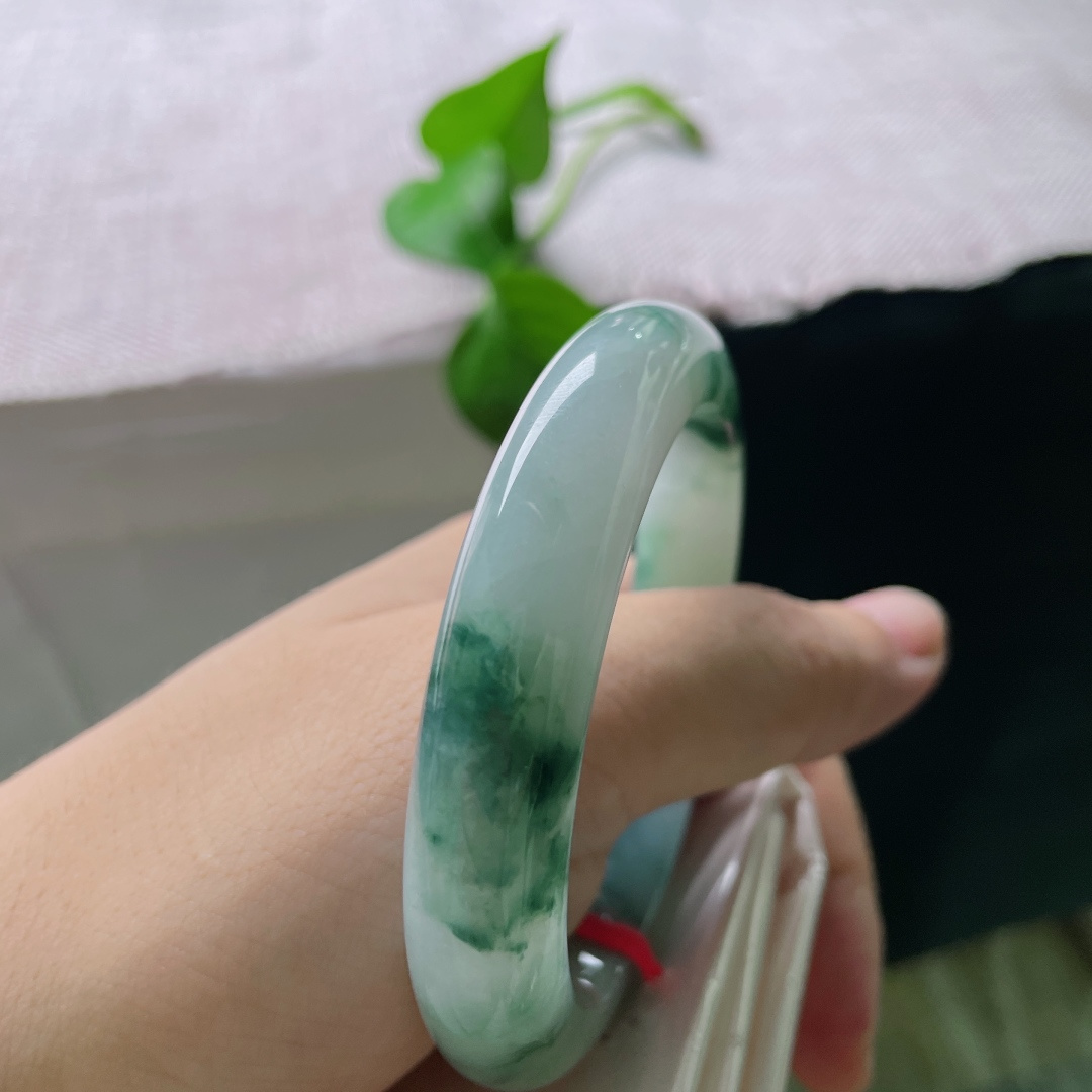飘蓝花正圈，冰透胶润，花型如云雾流水般自然舒展，自带写意山水般的清冷国风气质，上手灵动大气，意境十足皮纹。ss54430a