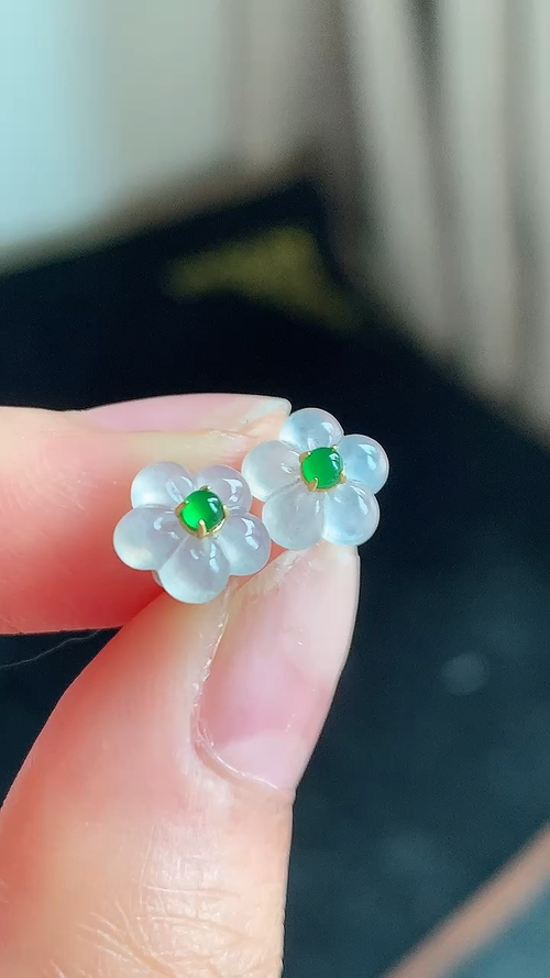 ️天然翡翠，冰胶花朵耳钉18k金尺寸8-1.8 an714