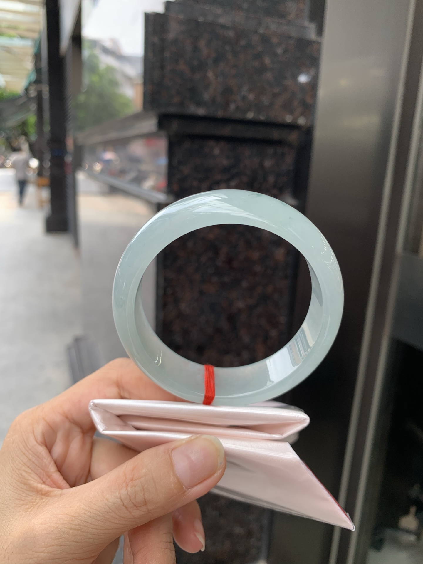 冰晴宽版正圈 59-7.5-17.5 0717-N1211 底妆冰透胶润细腻，清爽耐看的冰晴绿，底色