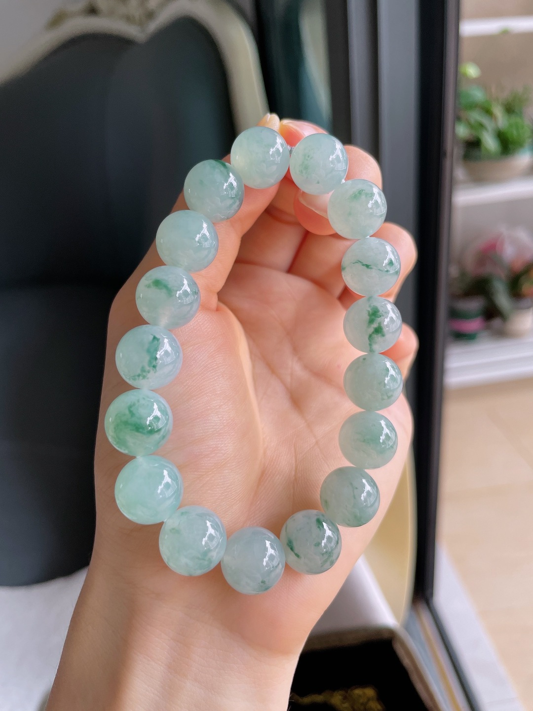 天然翡翠A货，冰飘花手串，尺寸：12.5mm。【编4033】