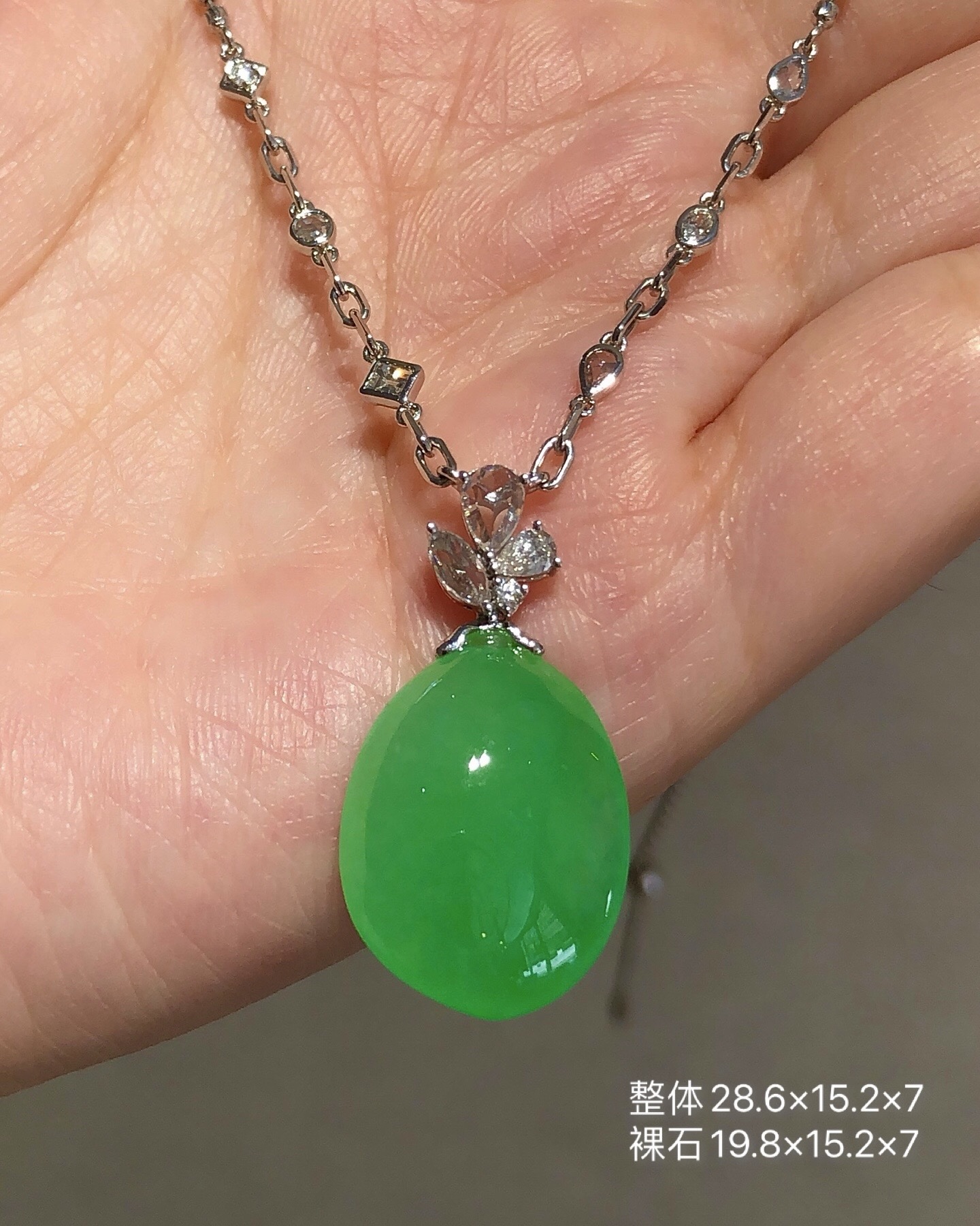 冰阳绿福瓜项链 好夏天的一款，冰冰透透，色甜清爽，全裸贴肤佩戴，瞬间降温，自生链可调节，佩戴非常别致
