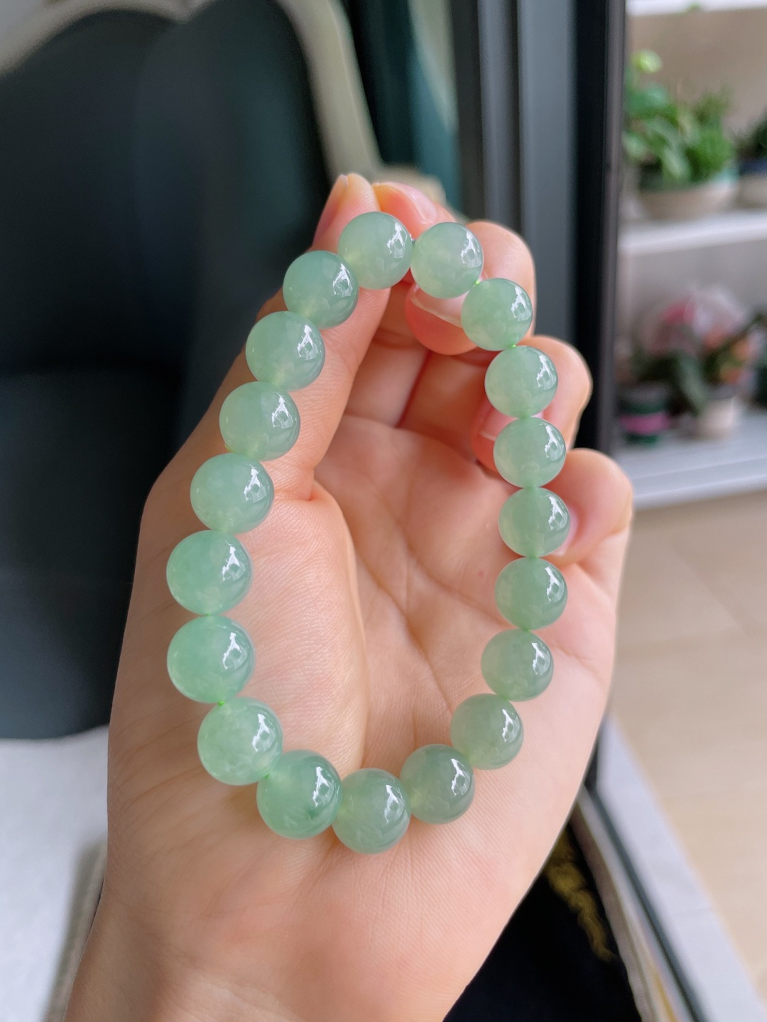 缅甸天然翡翠A货，冰满绿冰晴绿手串，尺寸：10.1mm。【编3342】