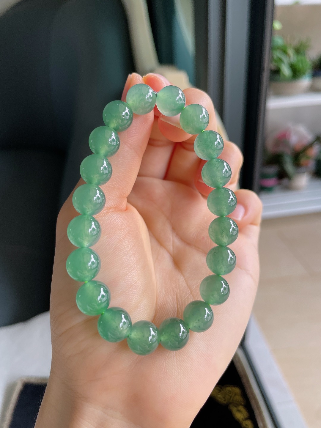 ️天然翡翠A货，冰满绿冰绿手串，尺寸：10mm。【编3355】