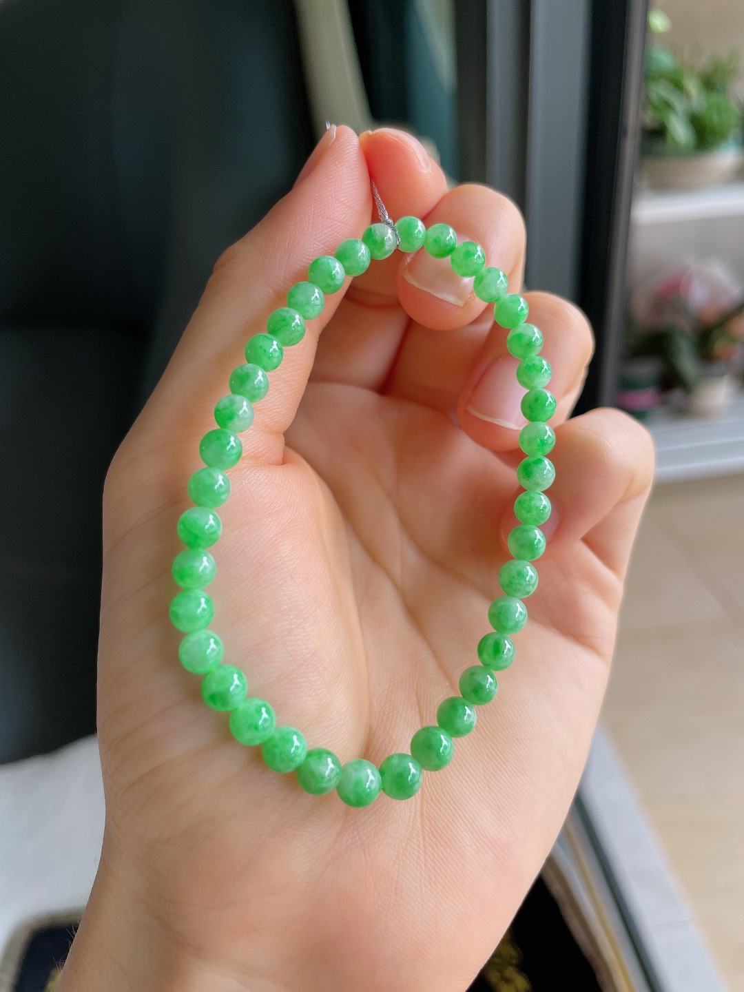 缅甸天然翡翠A货，冰飘绿手串，尺寸：5mm。【编2555】