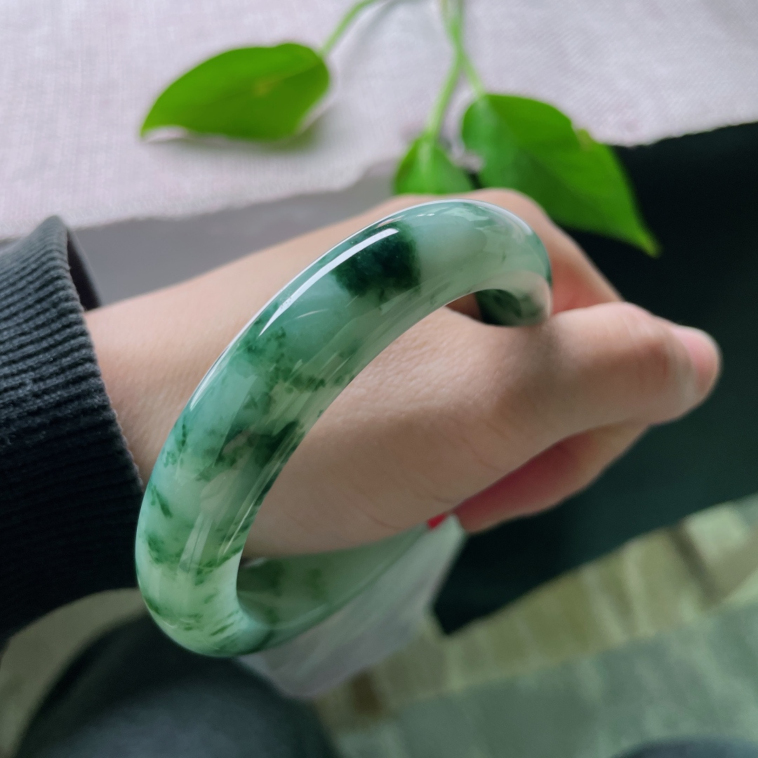 58.3/12.8/9.3飘花正圈，一镯伴一生，不必惊艳时光，却可温柔岁月。无裂，ss54513a