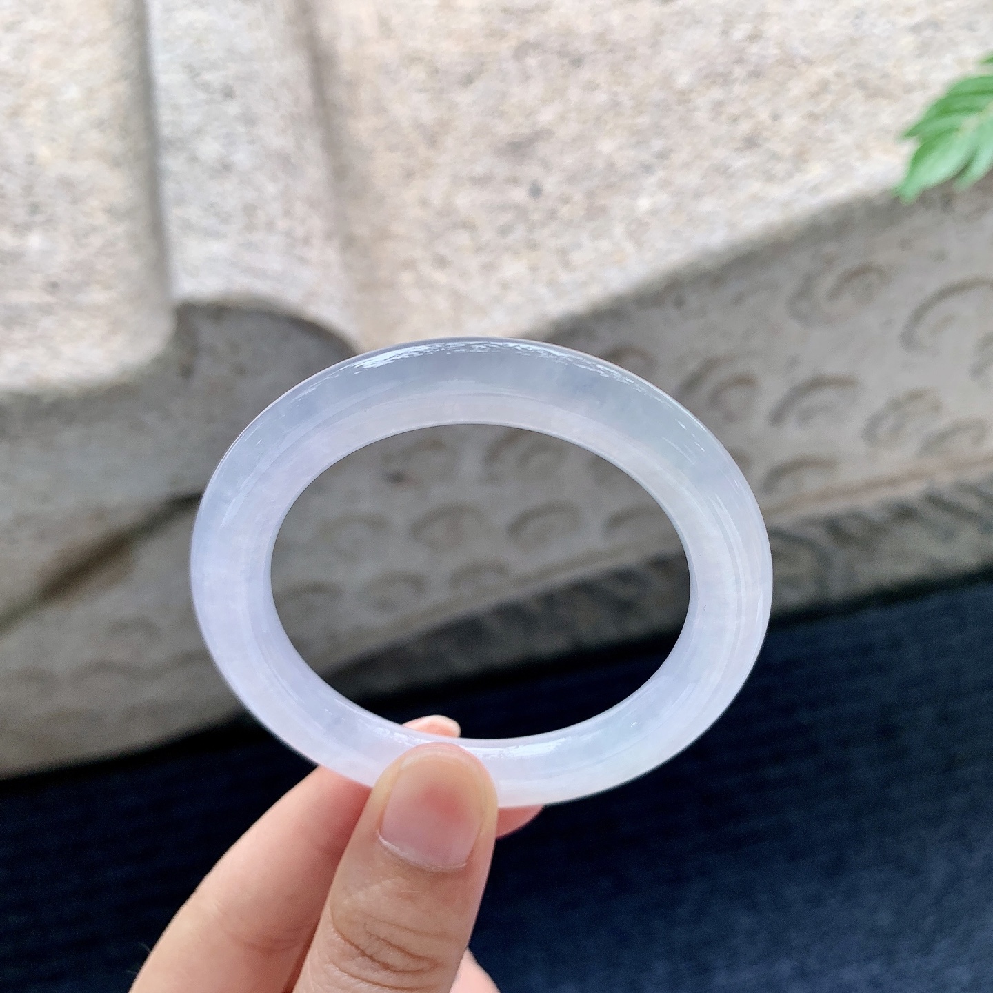圆条49 50【圈口】50.7/7.7/9【编码】QX071828【描述】糯冰粉紫，水润，种老，细腻，打灯有棉线