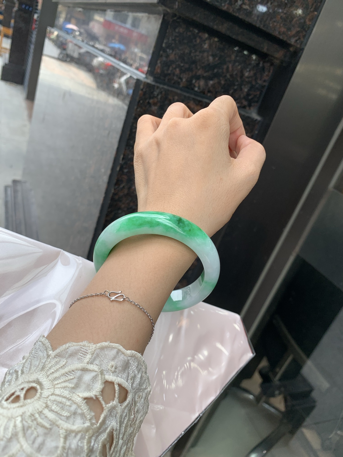 白底青正圈 59-8.6-14.3 0717-4A166 打灯棉线，不明显，经典永不过时的白底青，白底细润干净，色阳种细，上手显白提气色，性比之选。