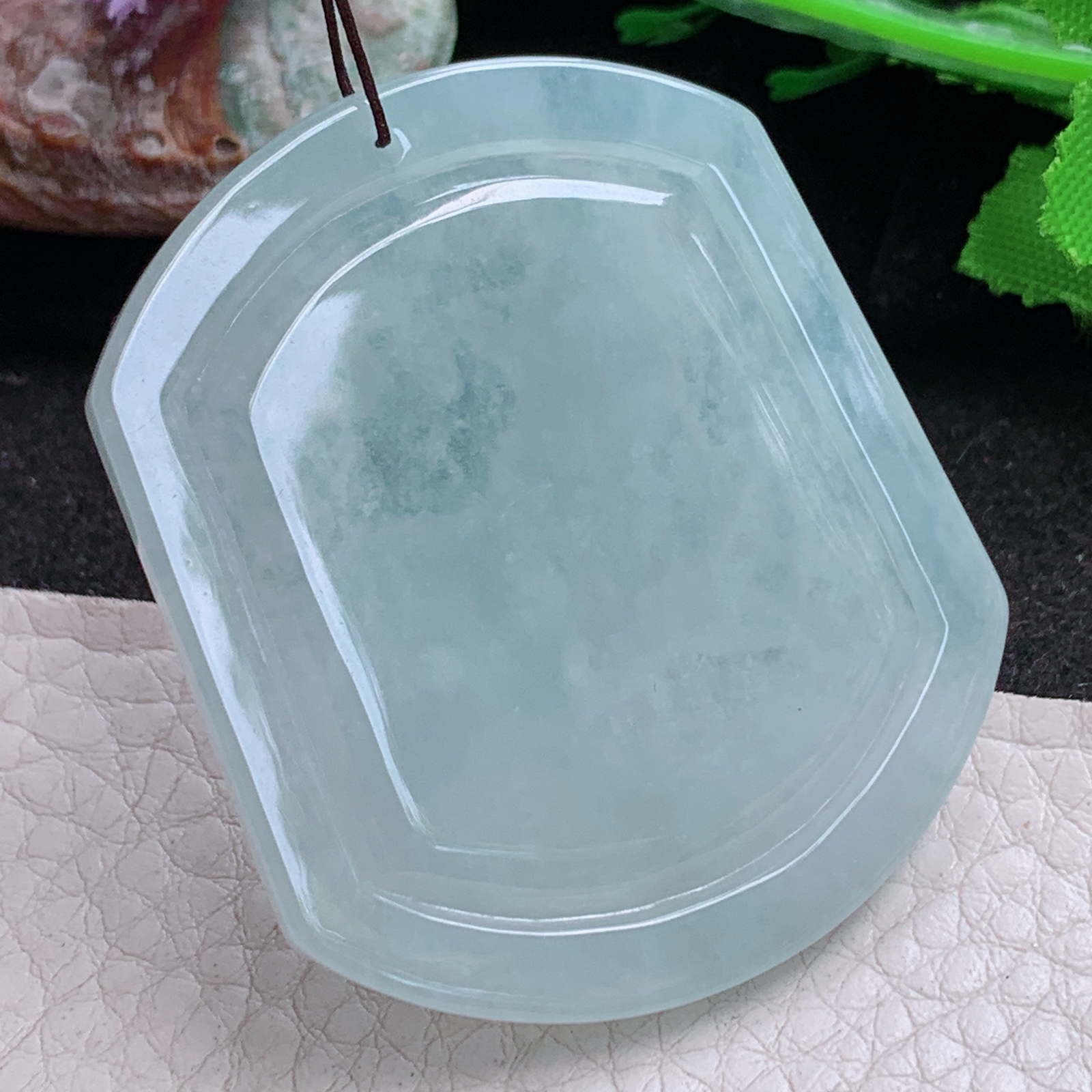 ktj实拍50*42.3*6缅甸翡翠a货精雕浅绿扭转乾坤 生肖牛玉吊坠