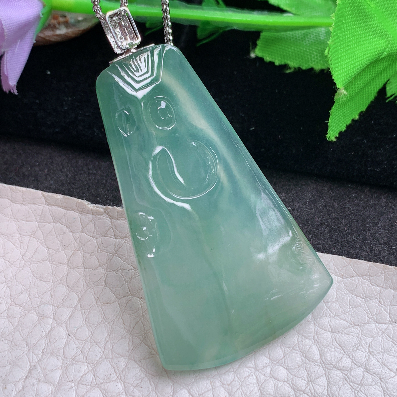 Csy实拍53.3*32.5*5.2缅甸翡翠精雕冰晴持莲观音玉挂件 玉吊坠