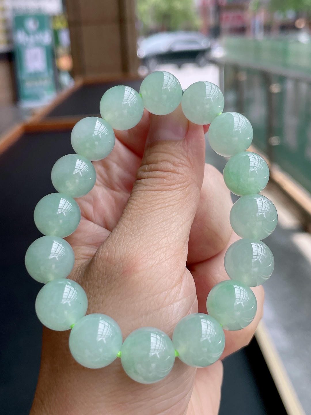 冰绿手串 冰润通透，珠圆玉润 尺寸：12.2
