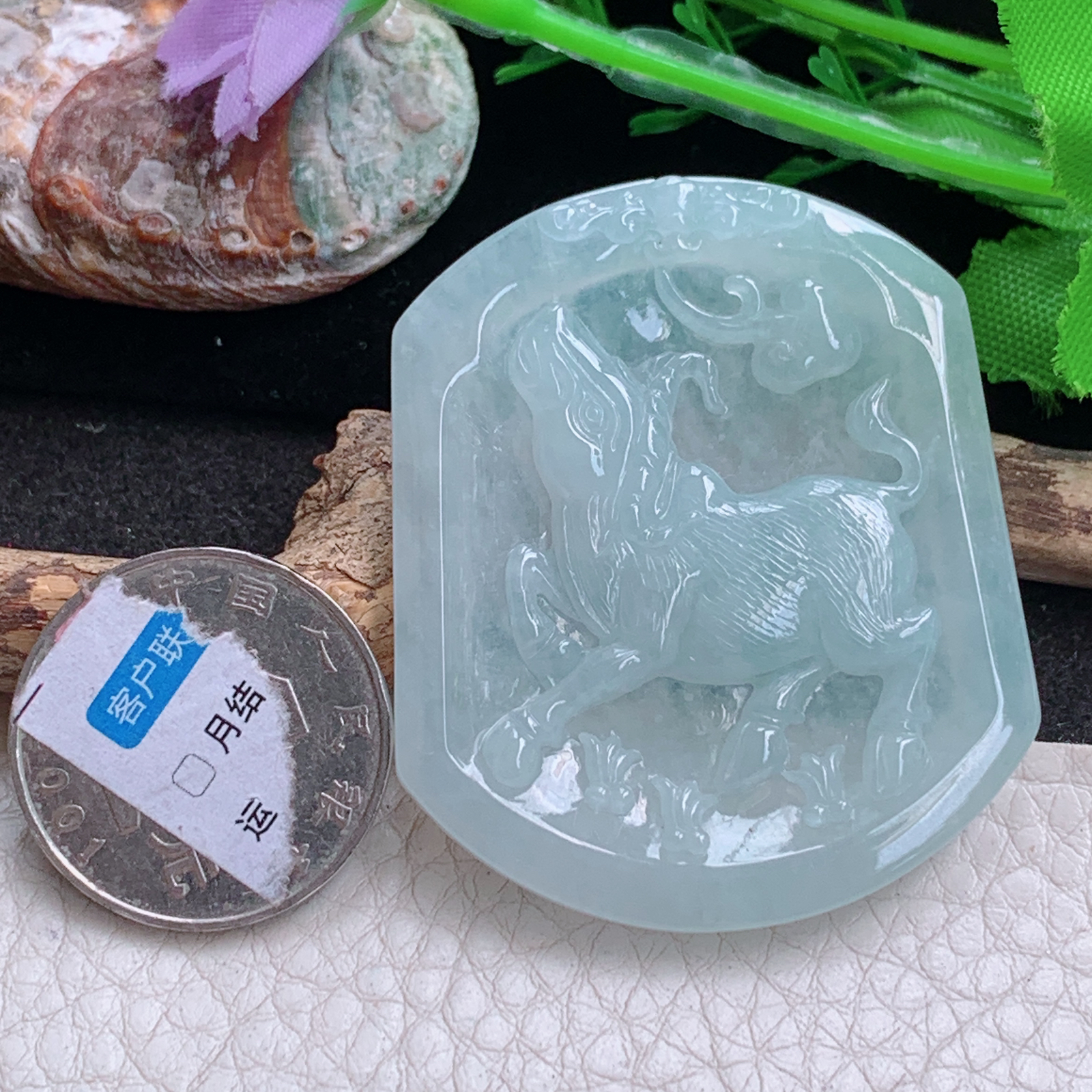 ktj实拍50*42.3*6缅甸翡翠a货精雕浅绿扭转乾坤 生肖牛玉吊坠