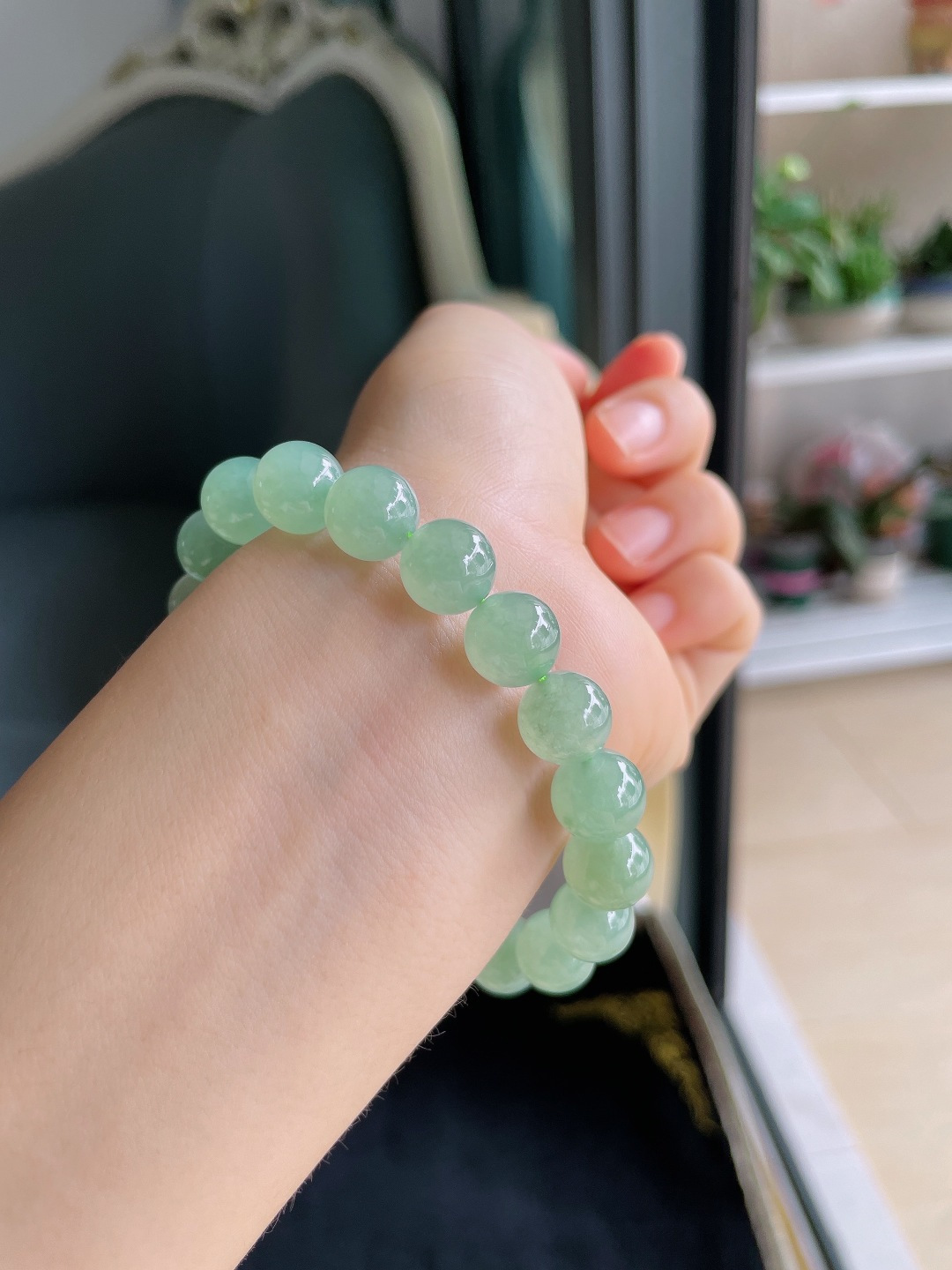 缅甸天然翡翠A货，冰满绿冰晴绿手串，尺寸：10.1mm。【编3342】