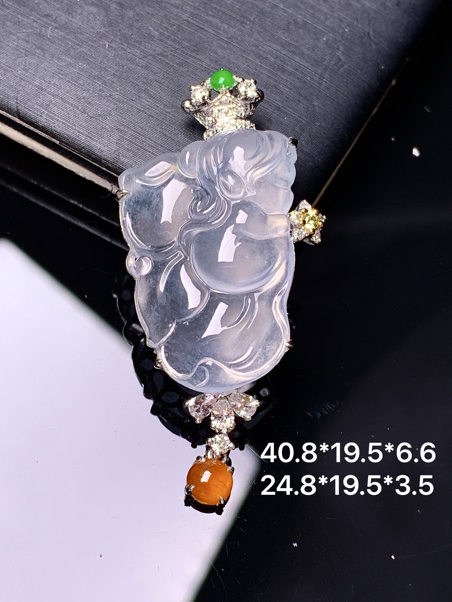 18k金钻镶嵌冰种天使宝宝吊坠 玉质细腻 色泽艳丽清新 整体尺寸40.8*19.5*6.6 t1