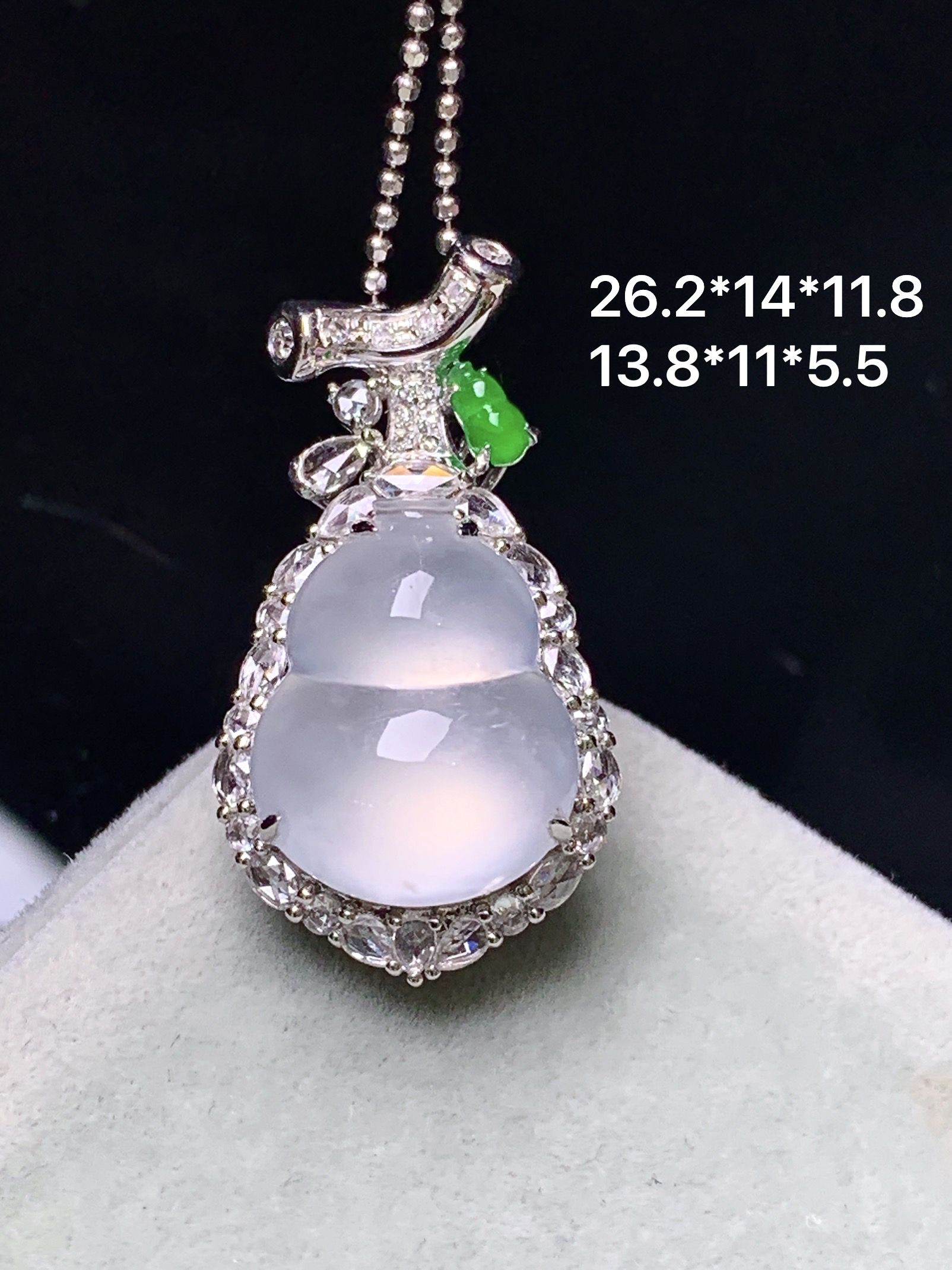 18k金钻镶嵌冰种葫芦吊坠 玉质细腻 色泽艳丽清新 整体尺寸26.2*14*11.8 e5