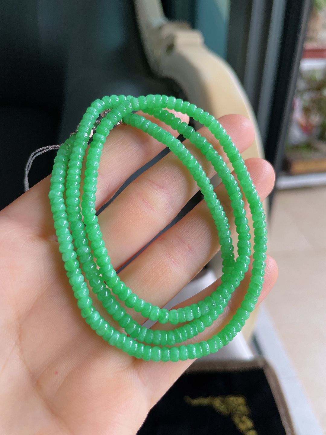 缅甸天然翡翠A货，冰满绿算盘珠珠链，尺寸：3.7mm。【编3969】