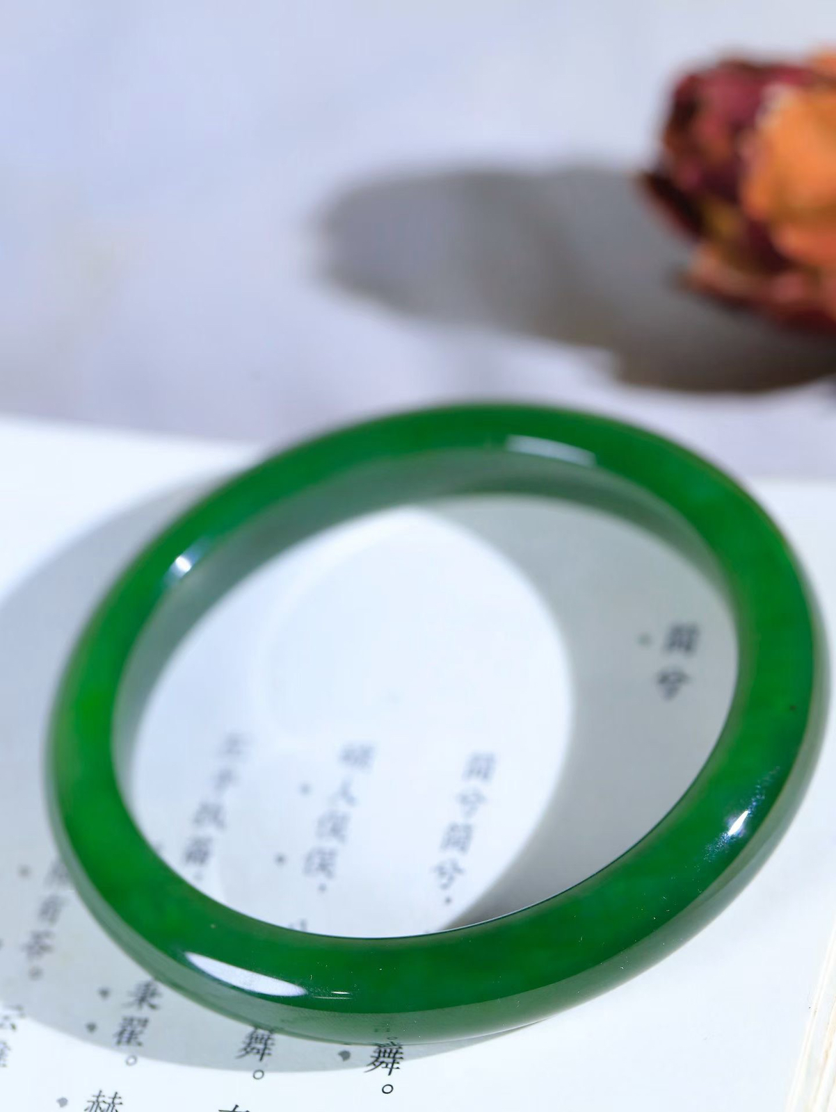 【碧波流转·手镯】

精品和田玉碧玉手镯，玉质细腻温润，手感舒适，️线条流畅，简约大气，美自天成，佩戴于腕间，婉约之美，举手投足间透出那份低调奢华，醉人心扉。 重45.21克 内径圈口57.5mm尺寸10.4-8.6mm  FDL-45701733