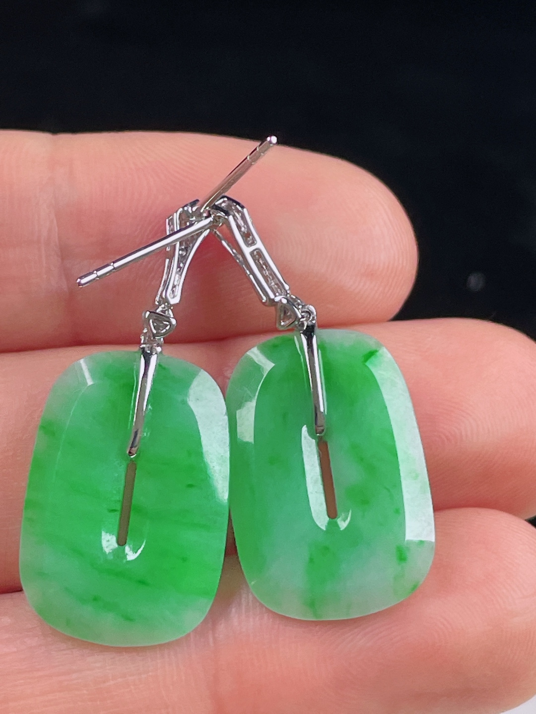 ️阳绿耳坠，老种起光，细底通透，尺寸：裸石20/13.8/3mm0716