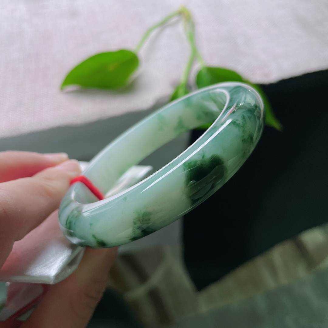 58.3/12.8/9.3飘花正圈，一镯伴一生，不必惊艳时光，却可温柔岁月。无裂，ss54513a
