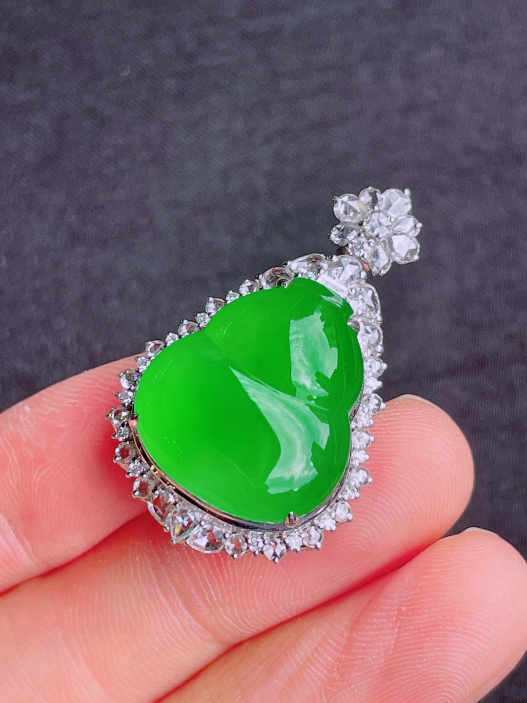 ️高冰绿葫芦吊坠，晶莹剔透，新颖时尚，无裂，9.5-17.5-4