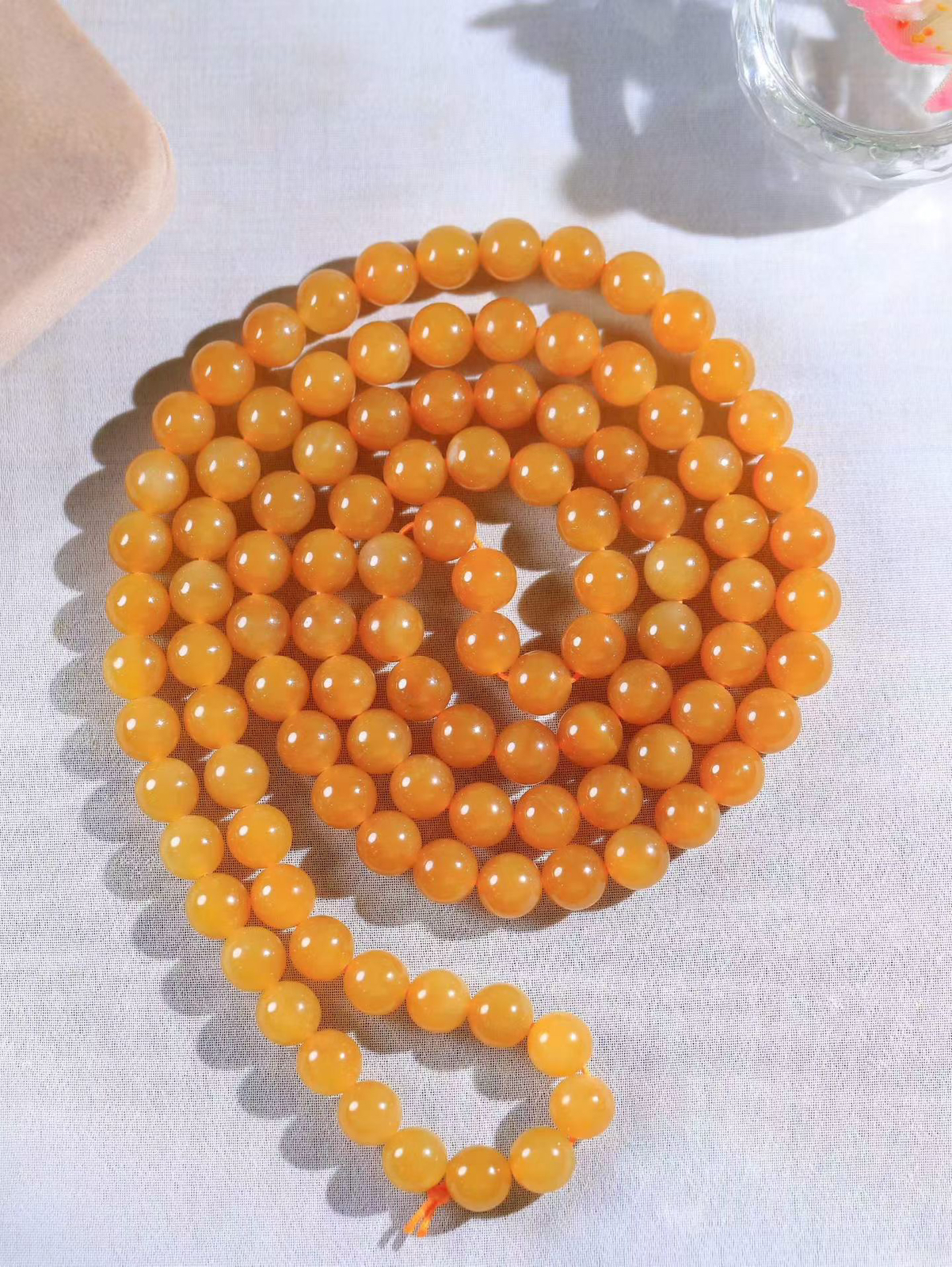 【链.108】

精品️和田玉糖玉圆珠挂链 玉质温润细腻 油性十足 佩戴舒适。珠珠落玉盘，间关莺语花底滑，一生美好时光，无论身在何处，都有它相伴相守。事事顺遂，幸福美满，吉祥如意。重84.35克 尺寸取一8mm FDL-44701700