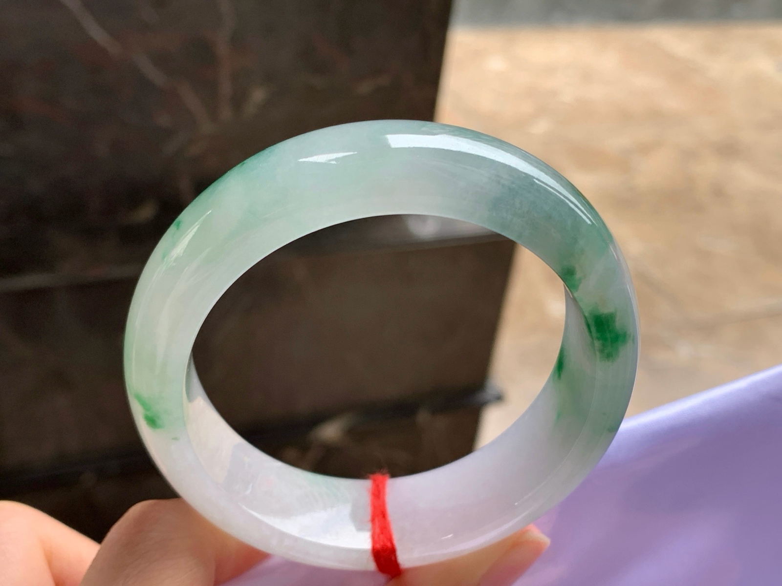57-17.3-9.3
绿花宽版手镯^_^飘花浓郁