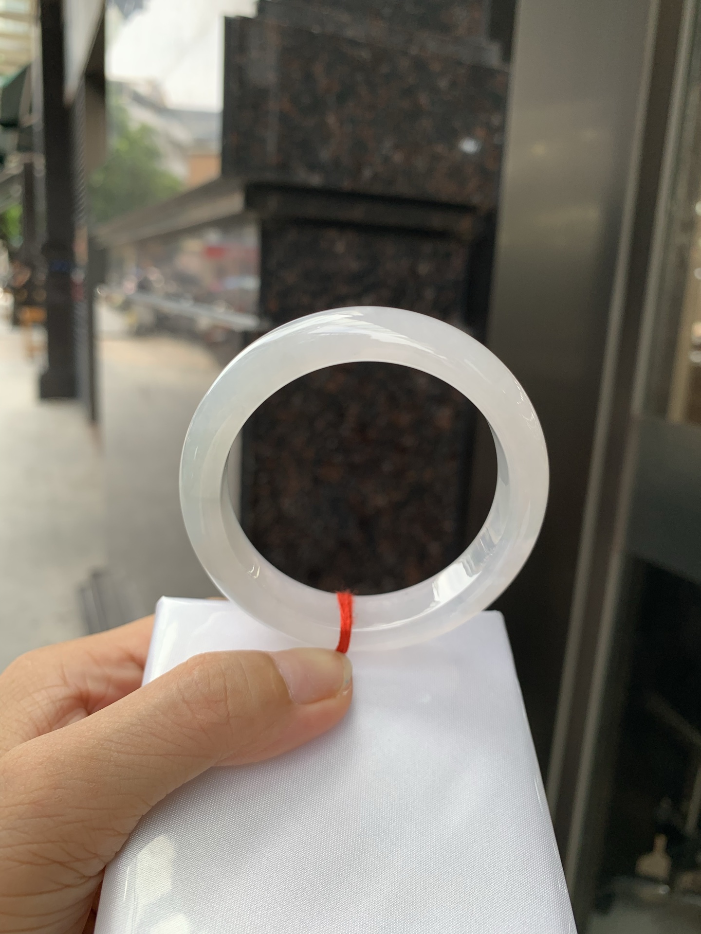 白冰正圈 52.6-7.5-11.8 0717-N1218 打灯细纹，不影响，底妆冰润细腻，清爽耐看的白冰淡晴绿，底色均匀，夏季美好的冰凉感，时而绿时而蓝，随光线变化如梦如幻。