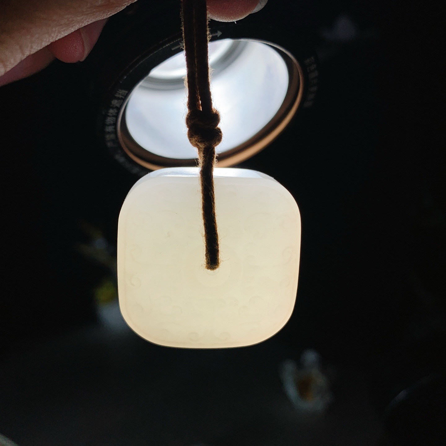 新疆和田玉白玉仿古四方扣挂件 尺寸32/16重35.5克，玉质细腻油润 底色纯净 脂粉好，品质好！lt260717