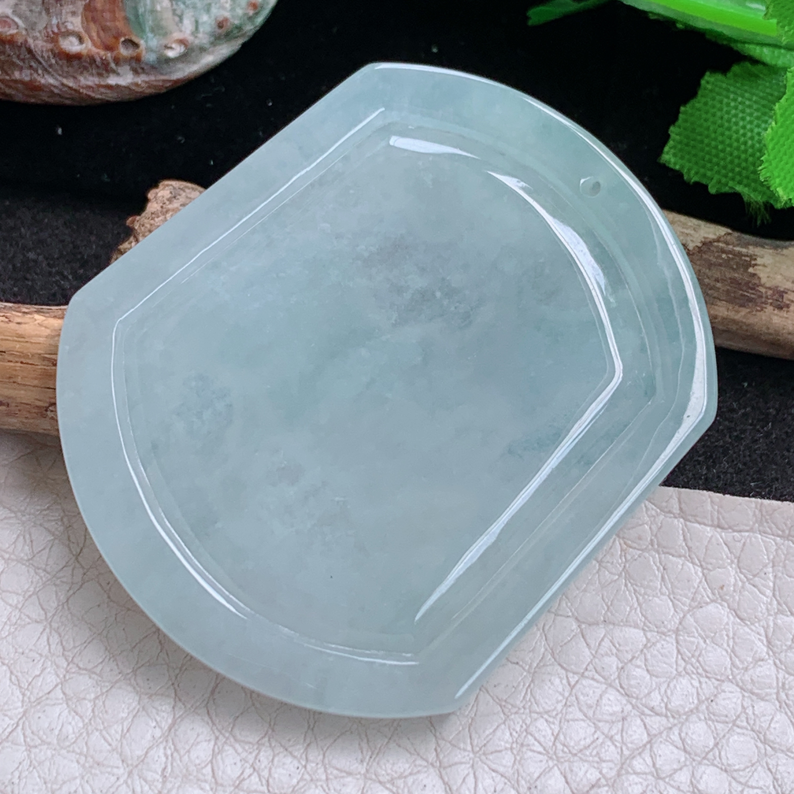 ktj实拍50*42.3*6缅甸翡翠a货精雕浅绿扭转乾坤 生肖牛玉吊坠