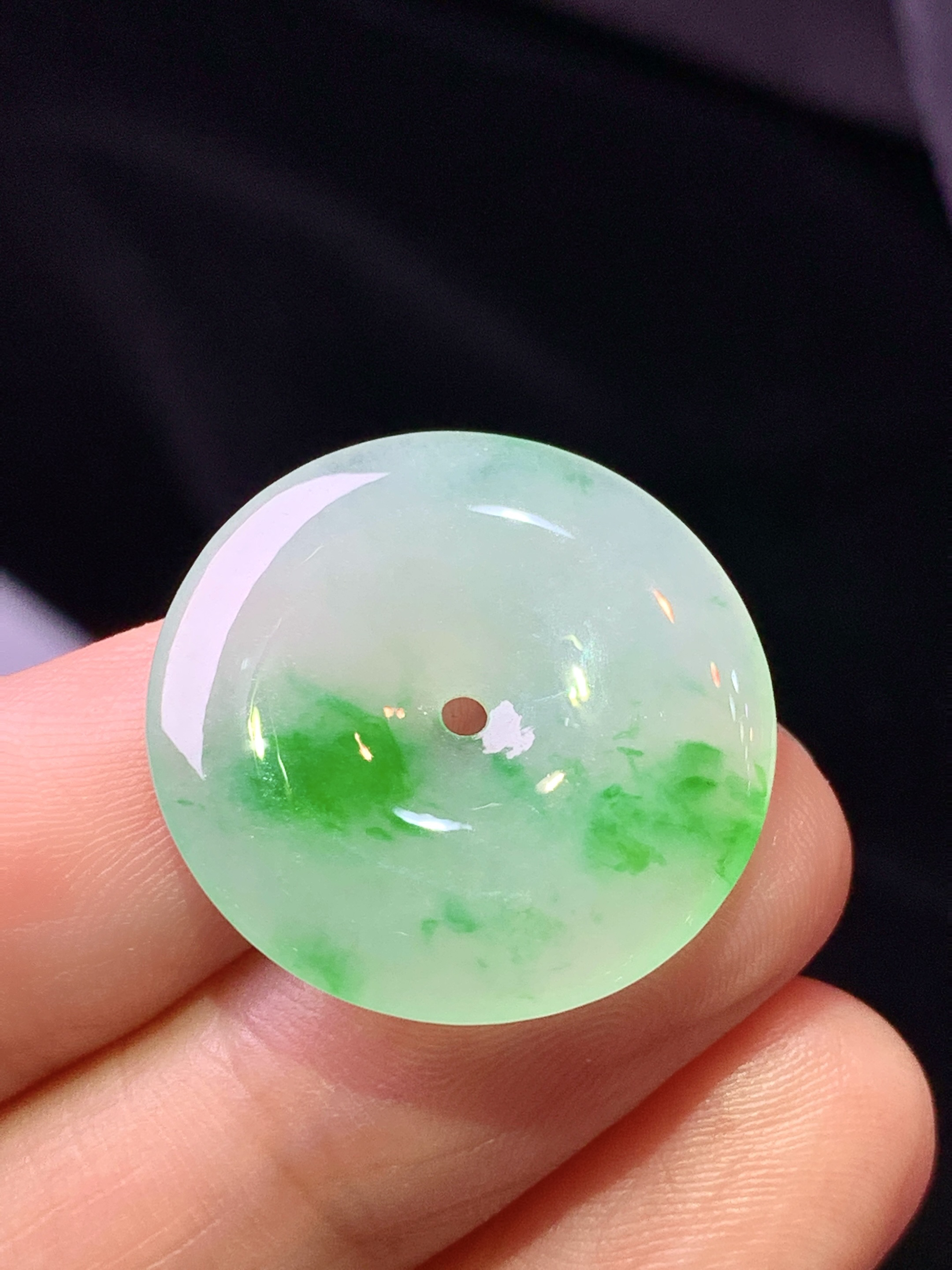 飘绿平安扣吊坠 玉质细腻 色泽艳丽清新 整体尺寸24*3.6 c2