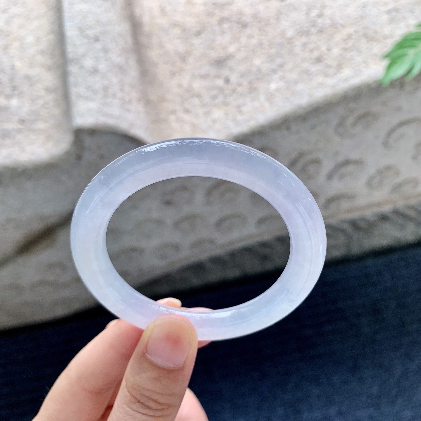 圆条49 50【圈口】50.7/7.7/9【编码】QX071828【描述】糯冰粉紫，水润，种老，细腻，打灯有棉线
