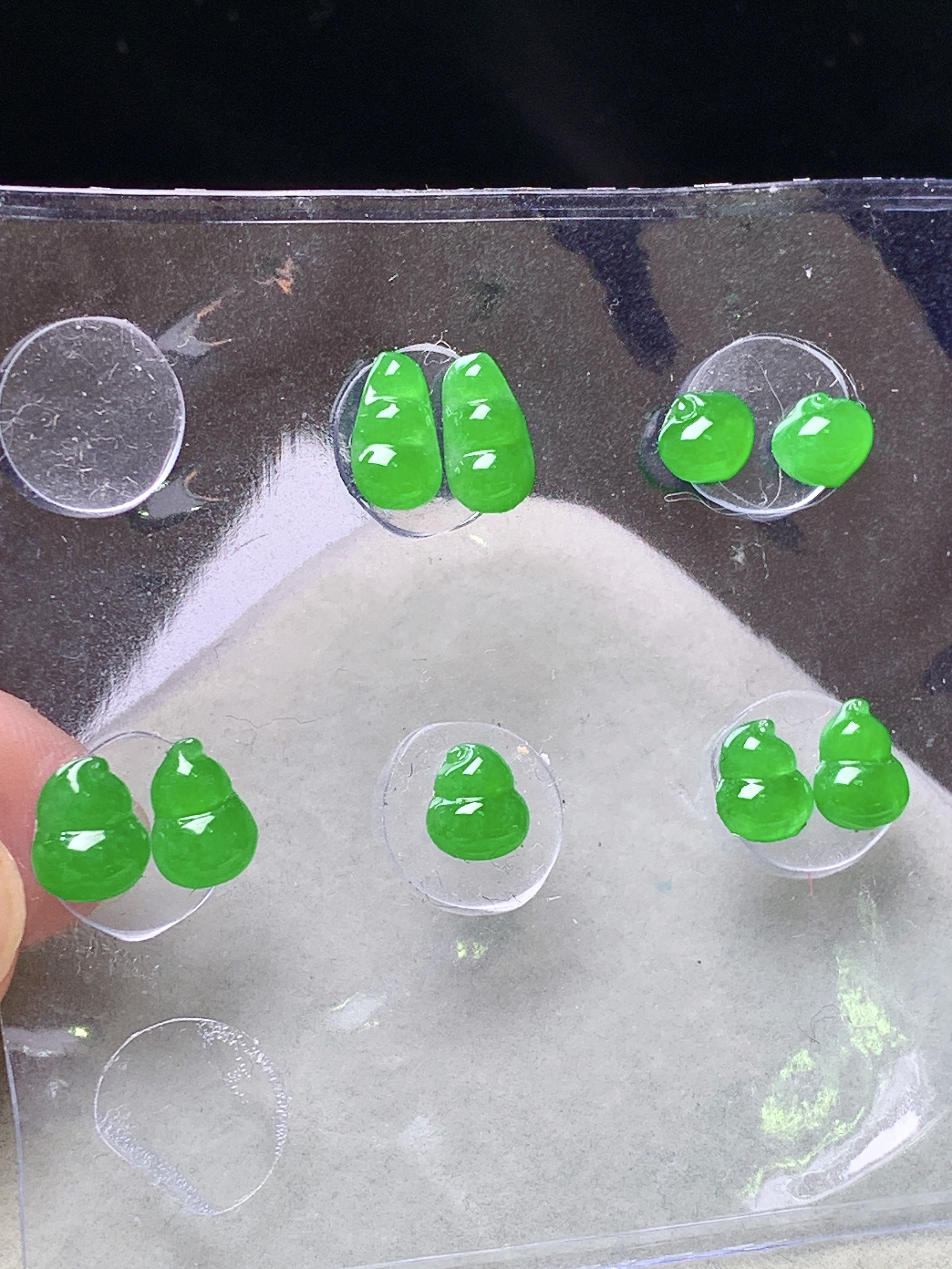 镶嵌款 冰阳绿葫芦 四季豆一手 玉质细腻 色泽艳丽清新 整体尺寸7.8*5.6*2.8 x5