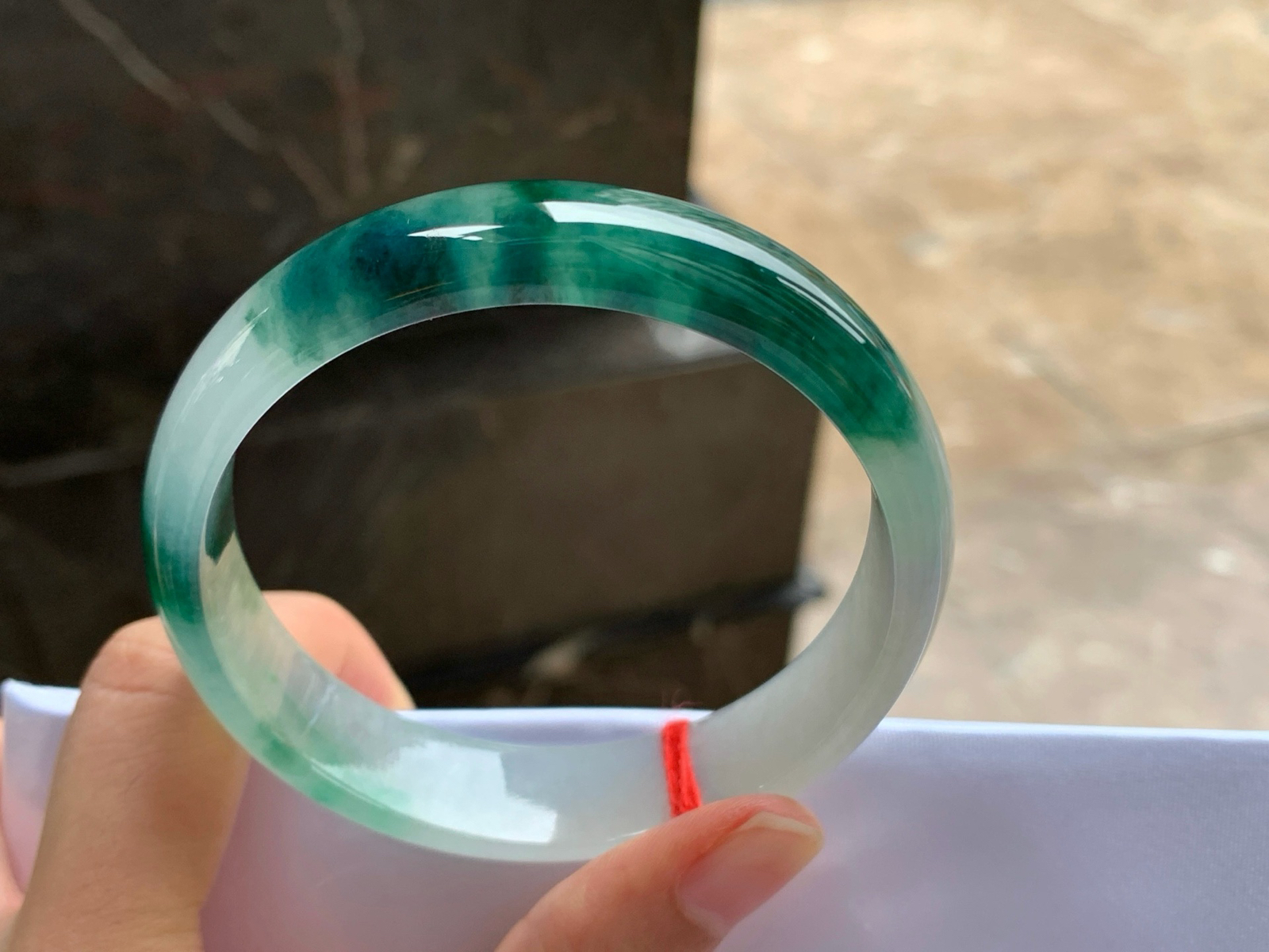 60-14.3-6.5
冰蓝花大圈手镯^_^鲜艳 起光