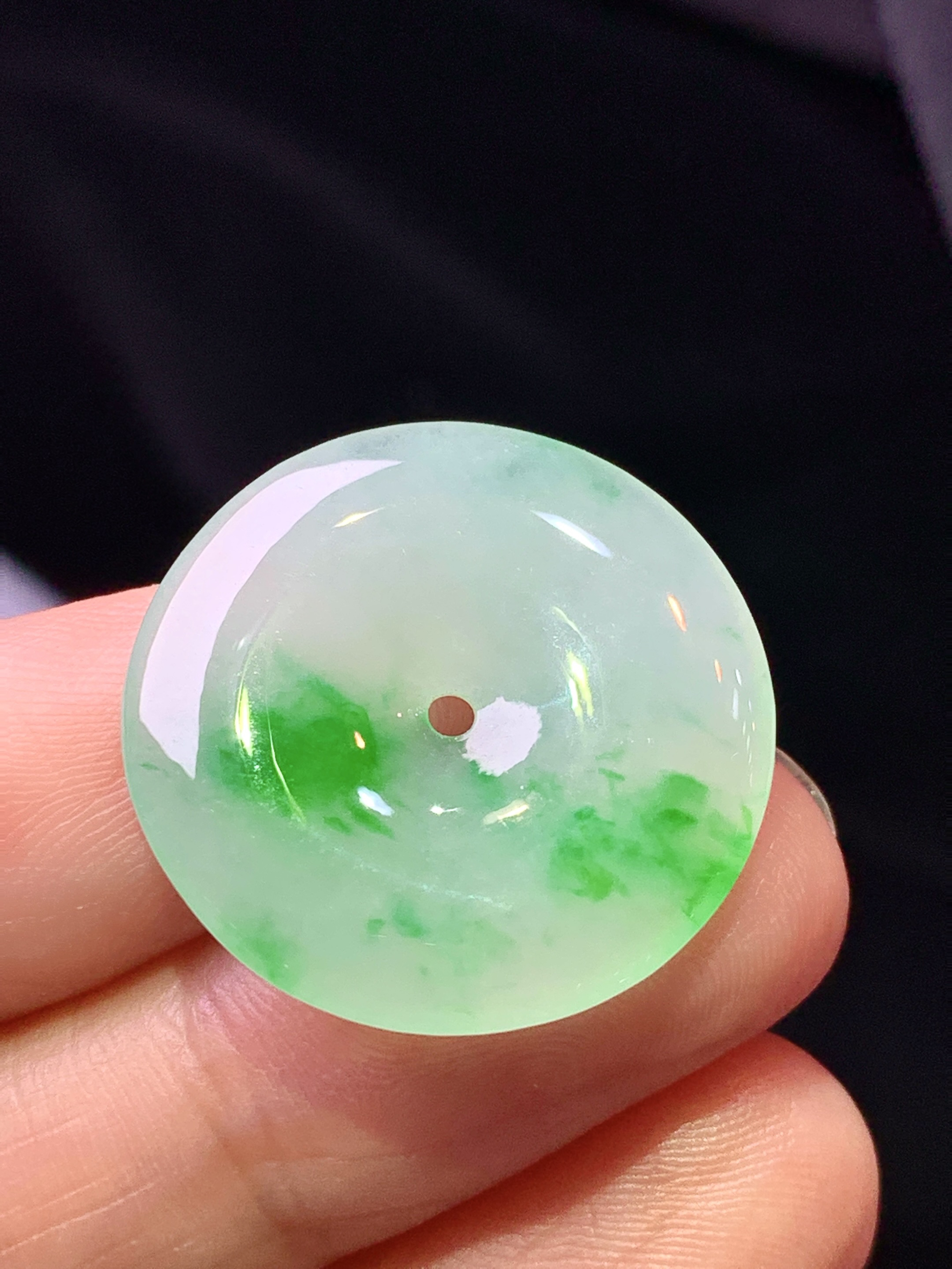 飘绿平安扣吊坠 玉质细腻 色泽艳丽清新 整体尺寸24*3.6 c2