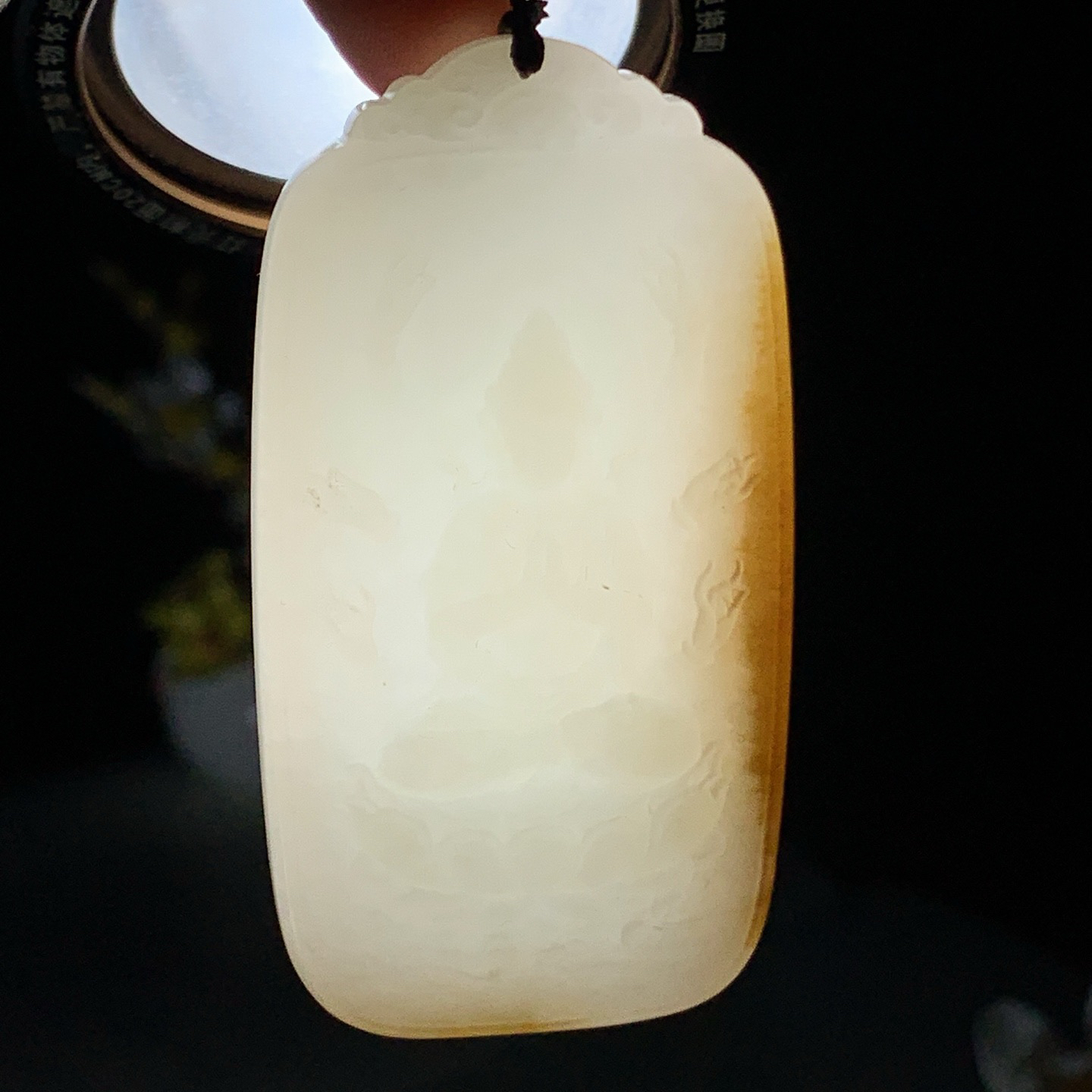 新疆和田玉且末糖千手观音挂件 尺寸67/36/12重67克，玉质细腻油润 底色纯净 脂粉好，品质好！lt260717