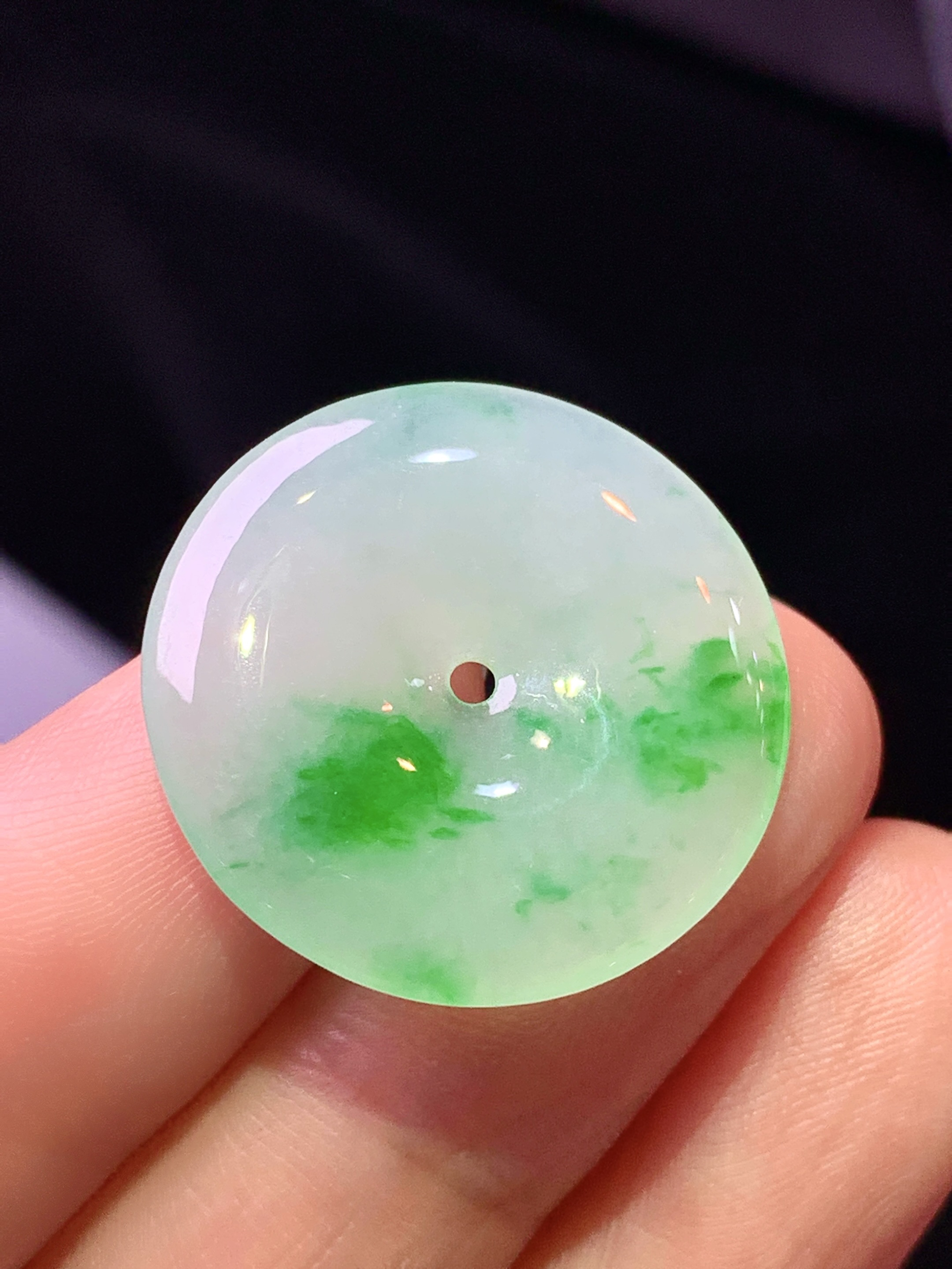 飘绿平安扣吊坠 玉质细腻 色泽艳丽清新 整体尺寸24*3.6 c2
