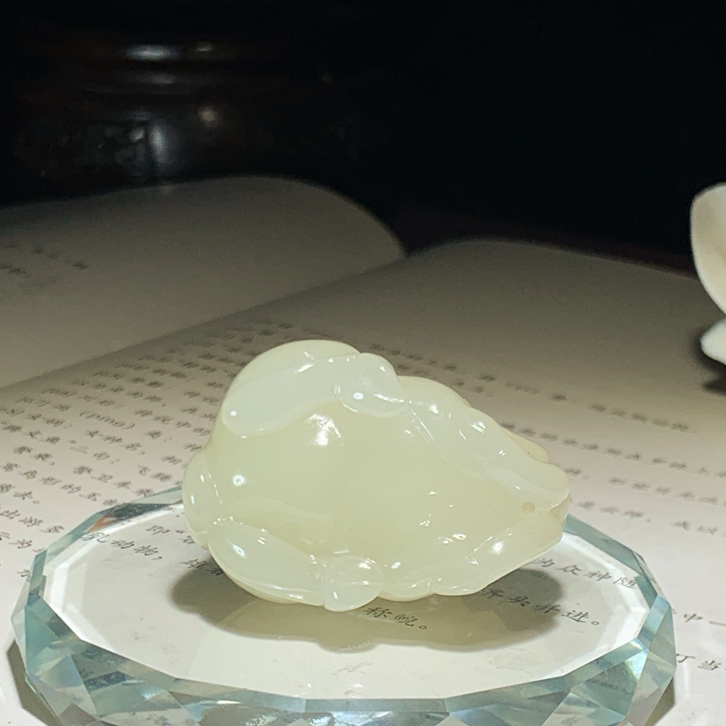 新疆和田玉扭转乾坤牛挂件 尺寸37/26/20重30.8克，玉质细腻油润 底色纯净 脂粉好，品质好！lt260717