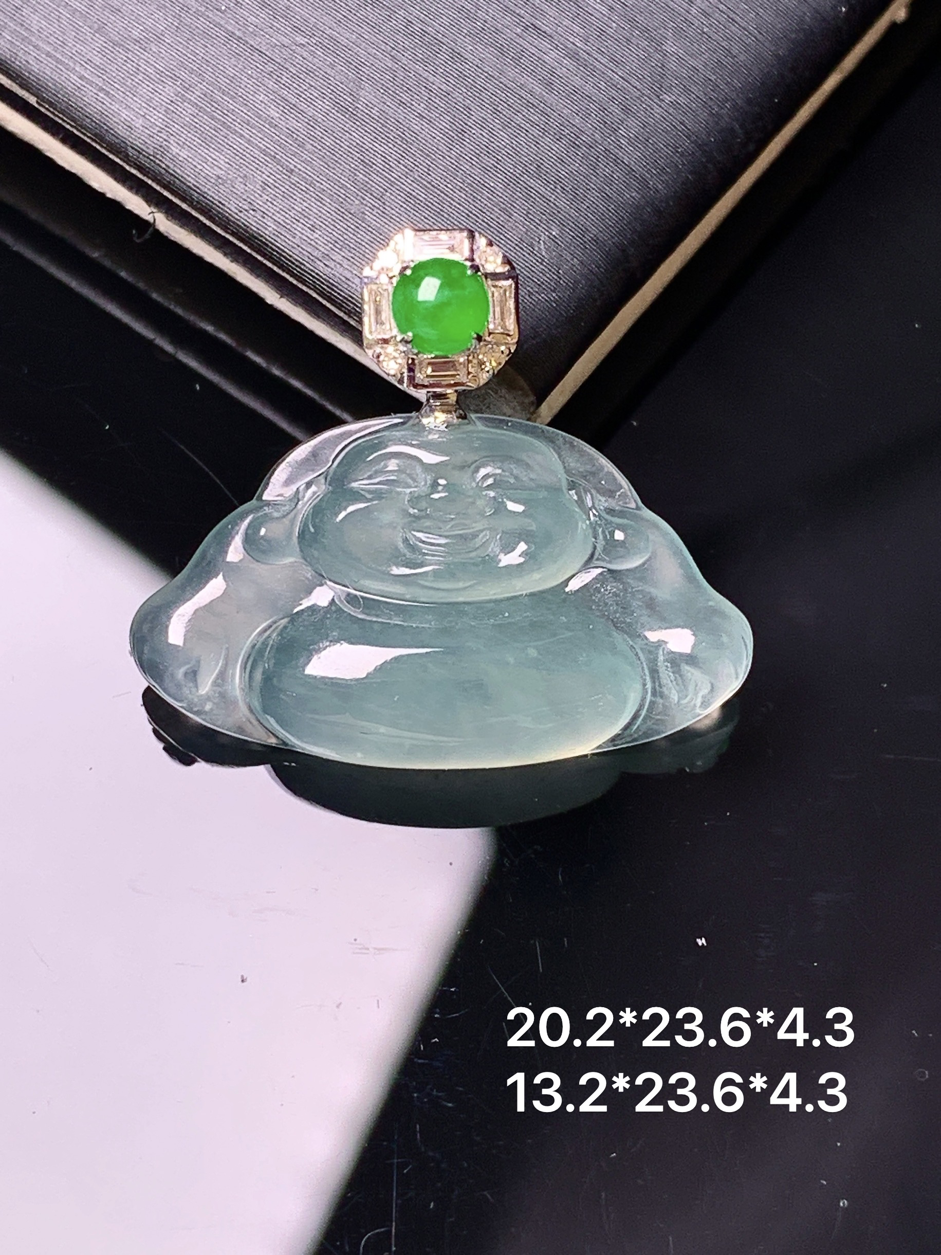 18k金钻镶嵌冰种佛公吊坠 玉质细腻 色泽艳丽清新 整体尺寸20.2*23.6*4.3 e4