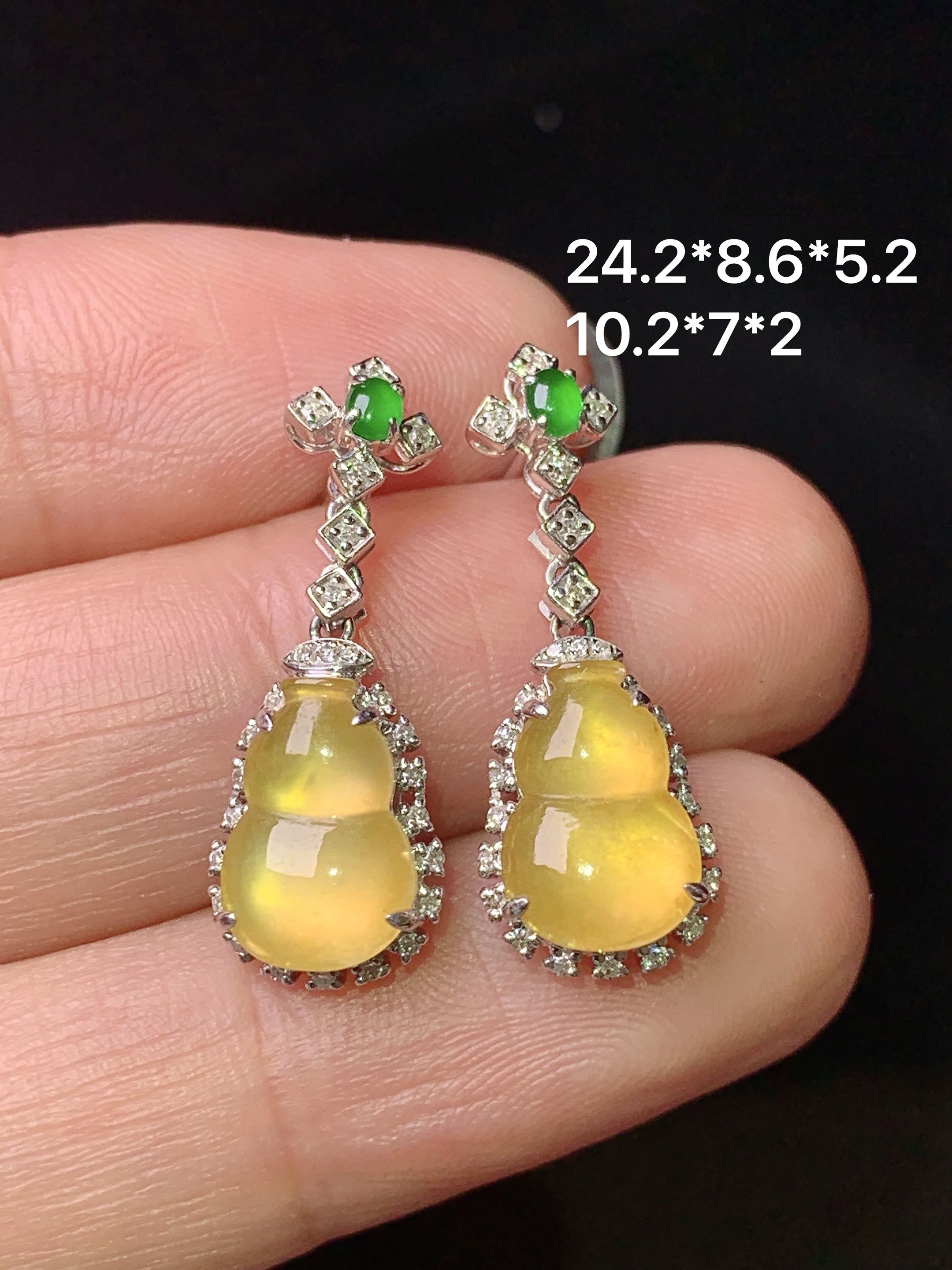 18k金钻镶嵌黄翡葫芦耳坠 玉质细腻 色泽艳丽清新 整体尺寸24.2*8.6*5.2 m7
