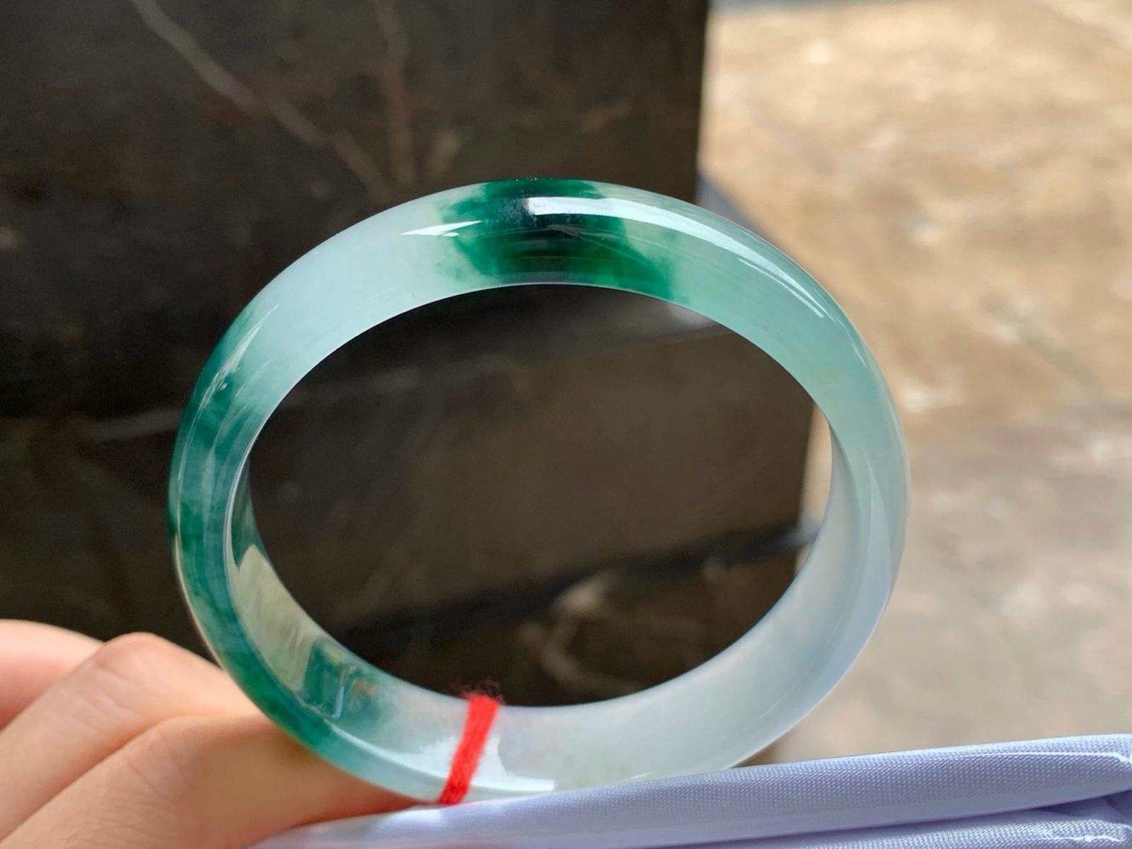 60-14.3-6.5
冰蓝花大圈手镯^_^鲜艳 起光